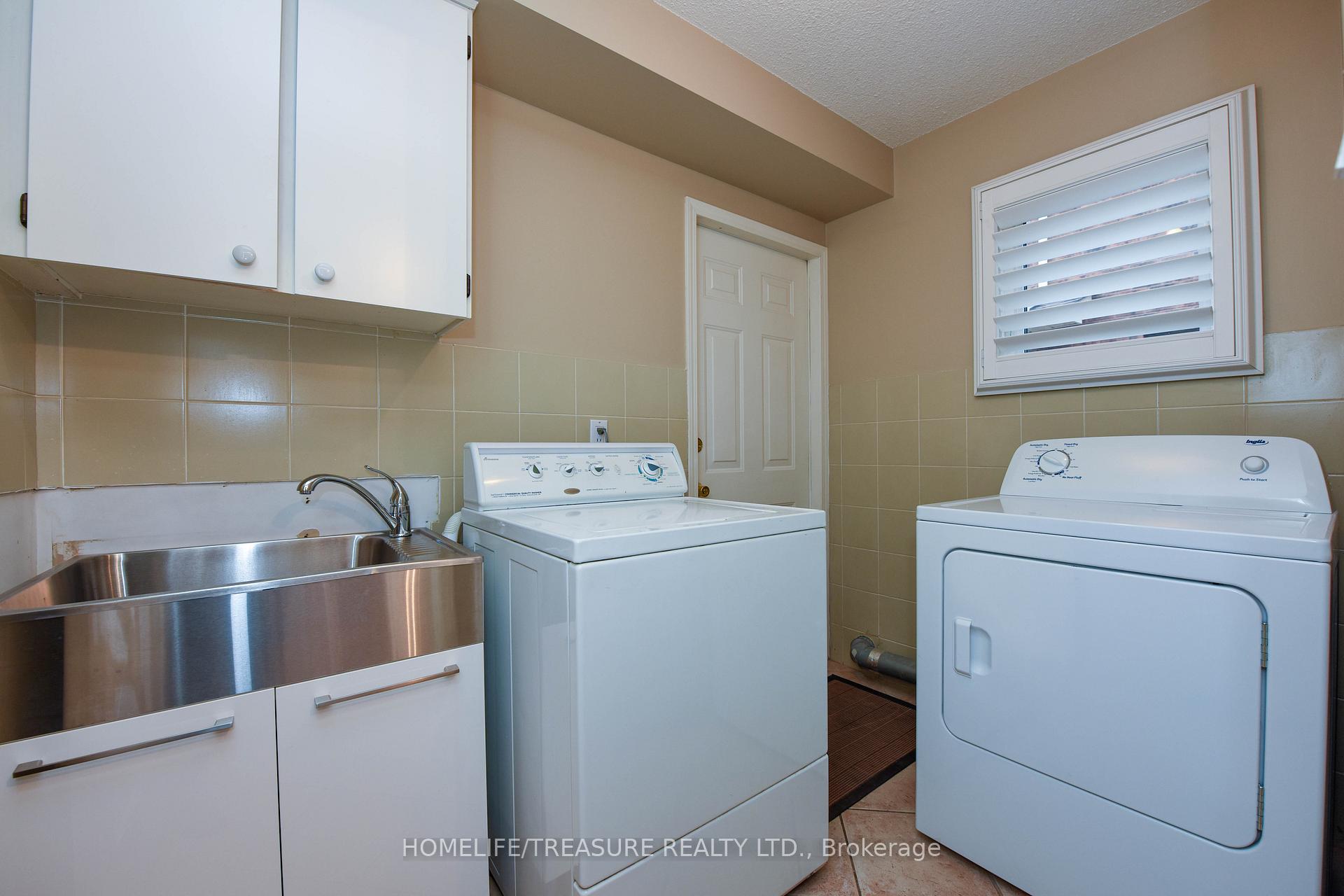Photo 10 of 527 Aberdeen Avenue, Vaughan, East Woodbridge — HOMEH