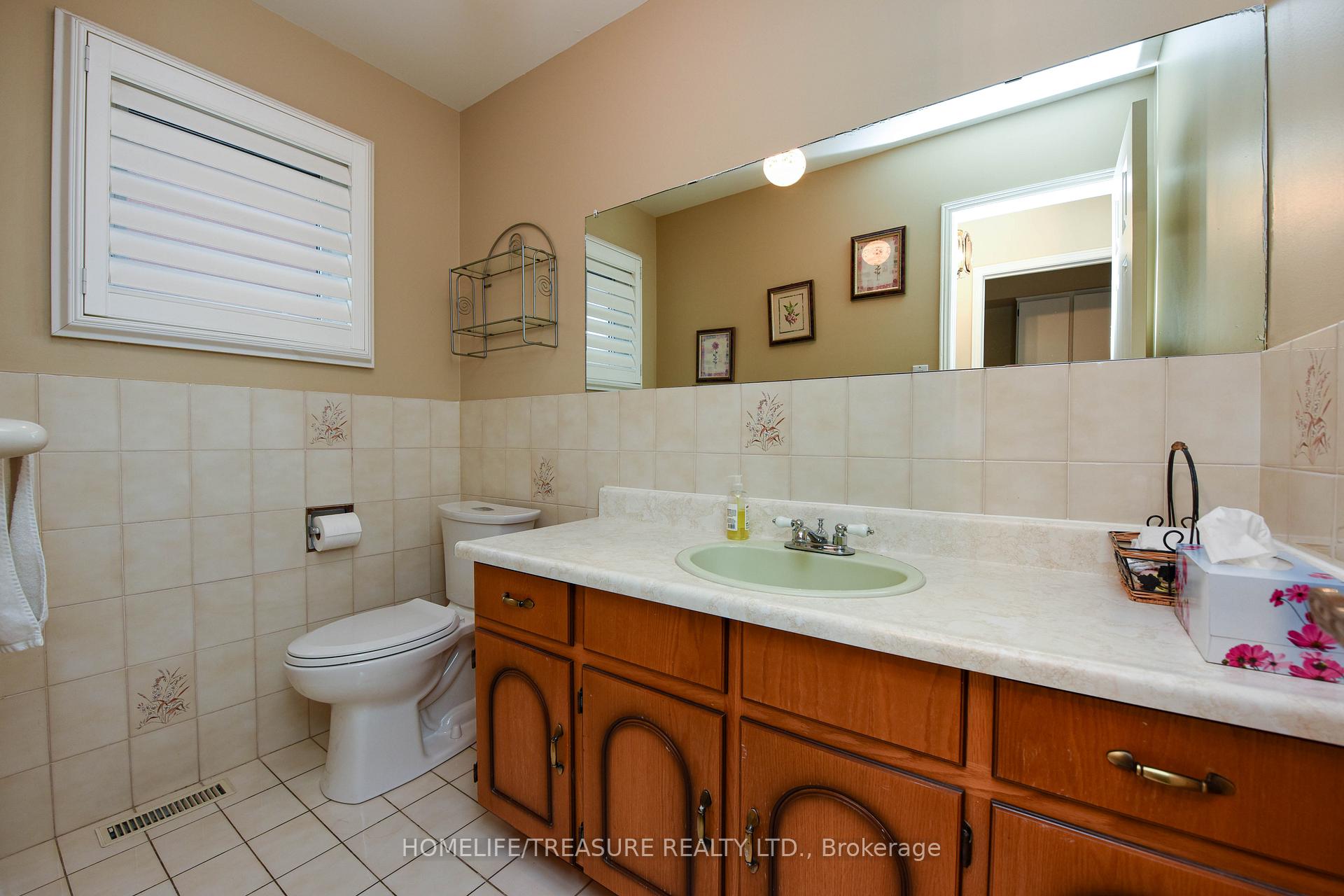 Photo 9 of 527 Aberdeen Avenue, Vaughan, East Woodbridge — HOMEH