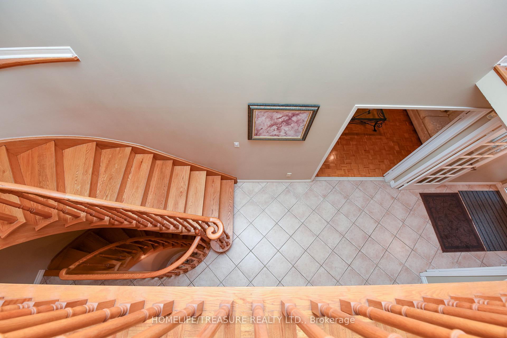 Photo 8 of 527 Aberdeen Avenue, Vaughan, East Woodbridge — HOMEH