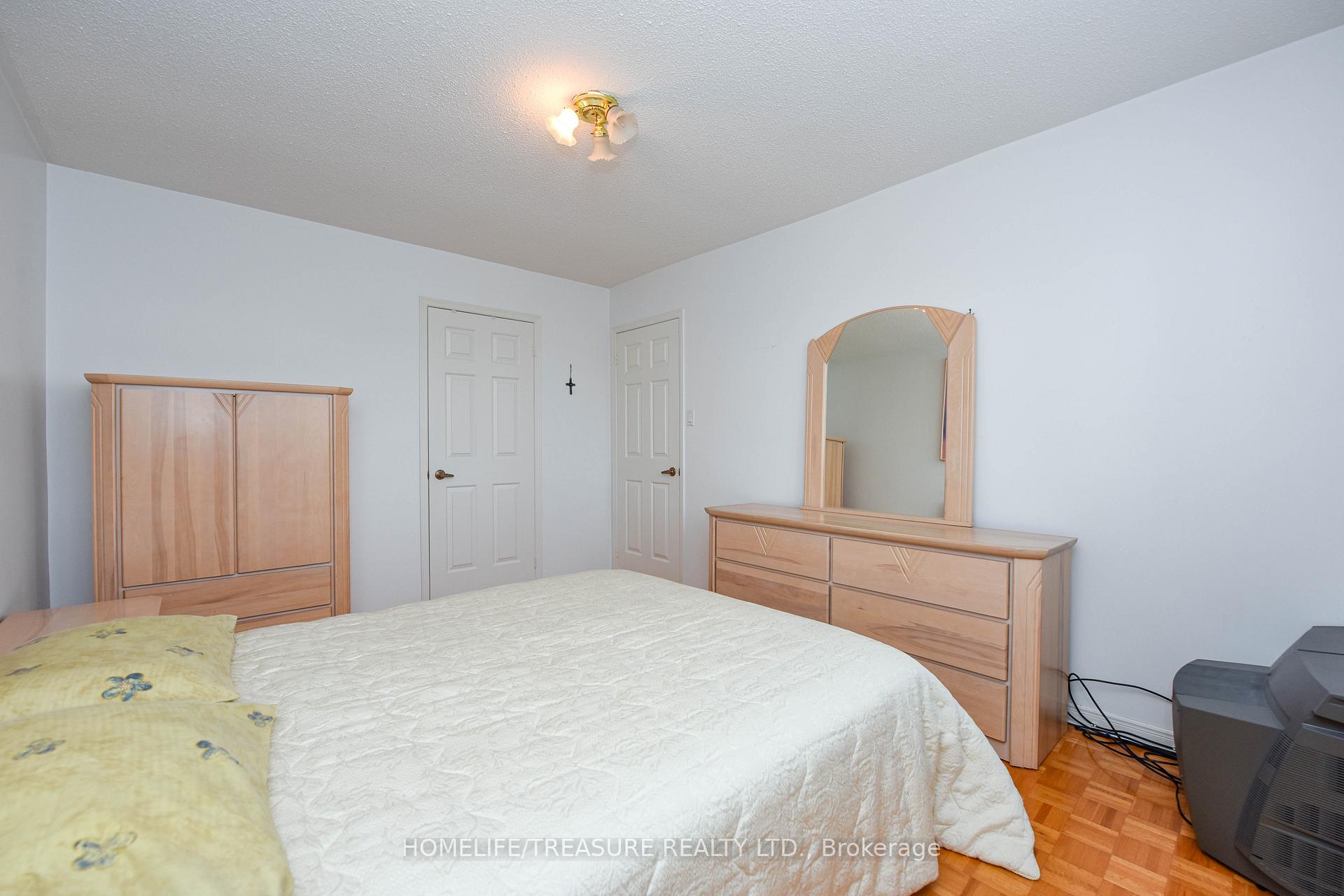 Photo 7 of 527 Aberdeen Avenue, Vaughan, East Woodbridge — HOMEH