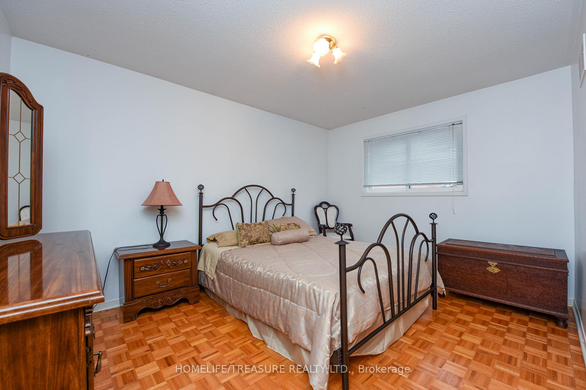 Photo 15 of 527 Aberdeen Avenue, Vaughan, East Woodbridge — HOMEH