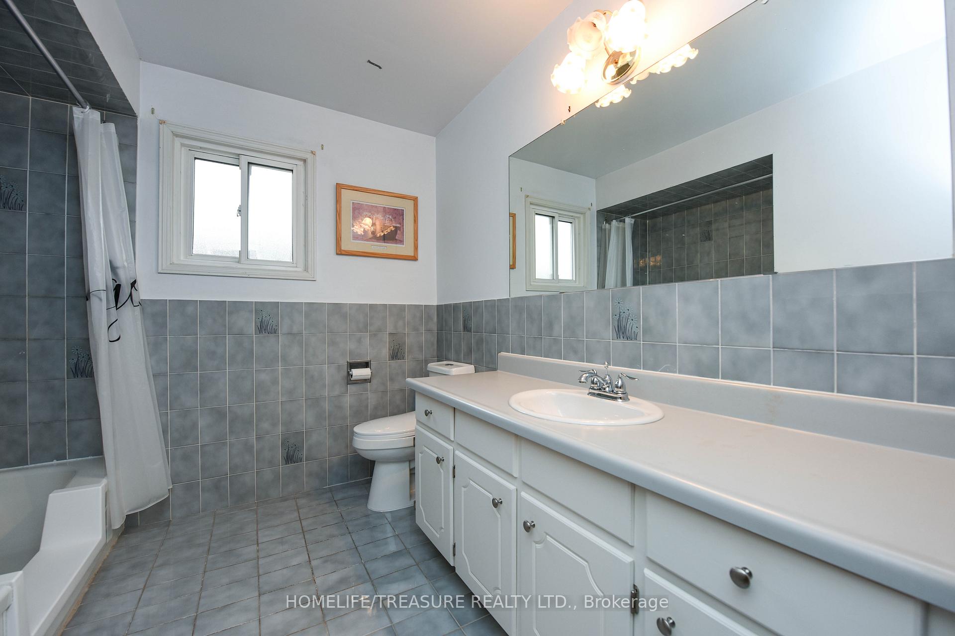 Photo 12 of 527 Aberdeen Avenue, Vaughan, East Woodbridge — HOMEH