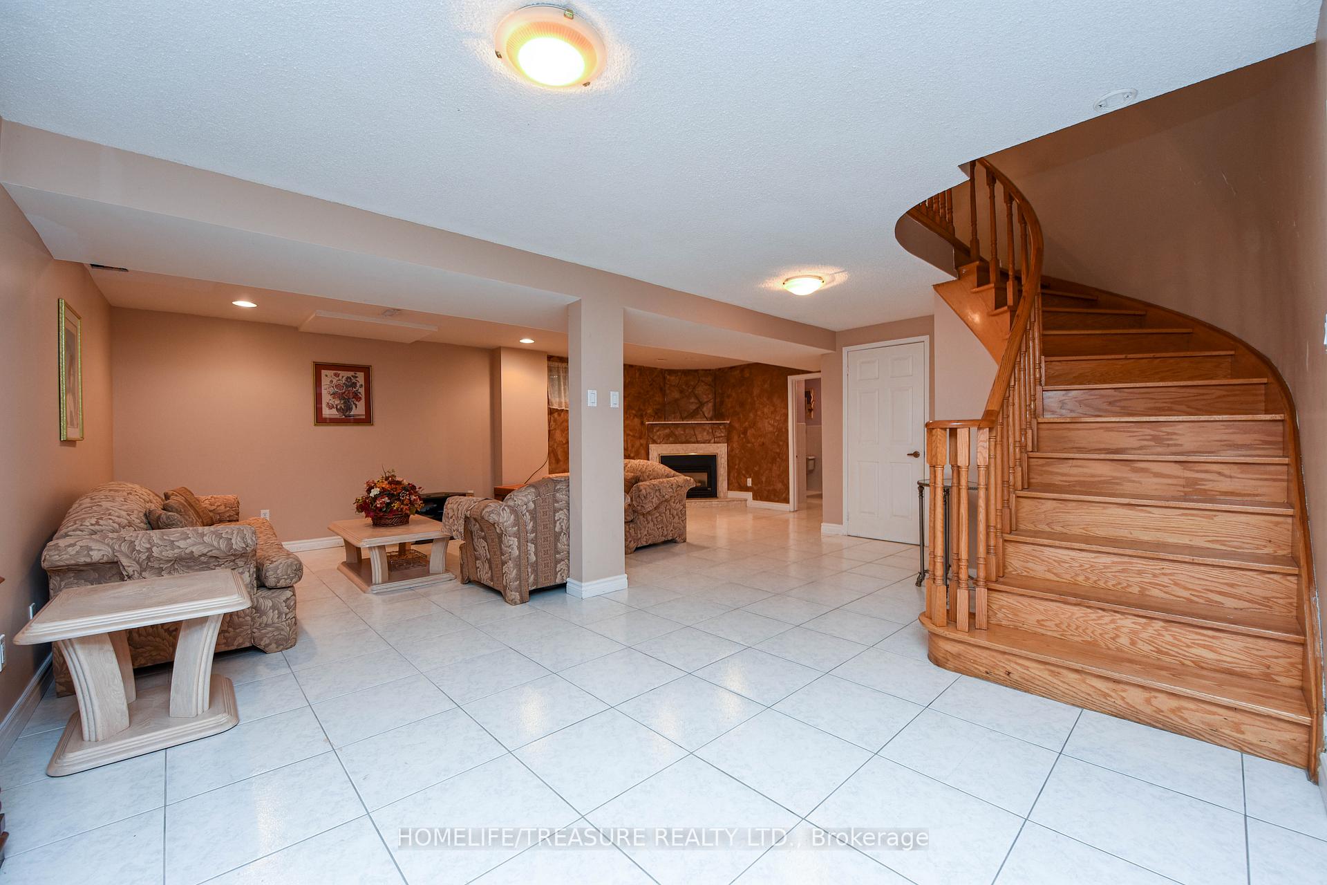Photo 19 of 527 Aberdeen Avenue, Vaughan, East Woodbridge — HOMEH