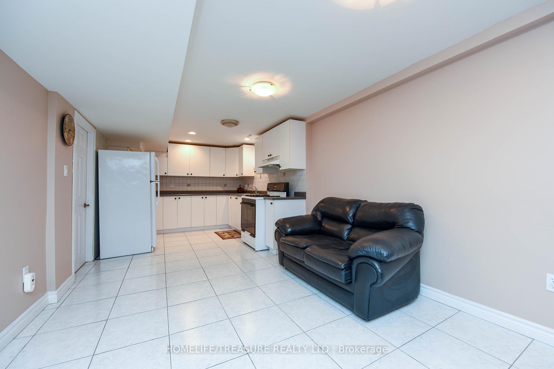 Photo 27 of 527 Aberdeen Avenue, Vaughan, East Woodbridge — HOMEH