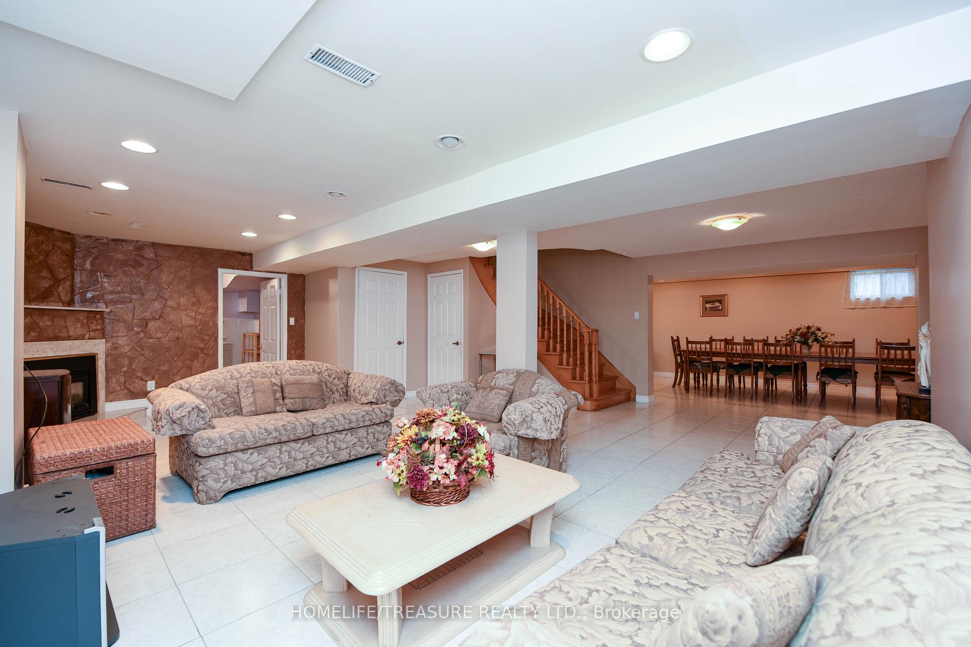Photo 28 of 527 Aberdeen Avenue, Vaughan, East Woodbridge — HOMEH