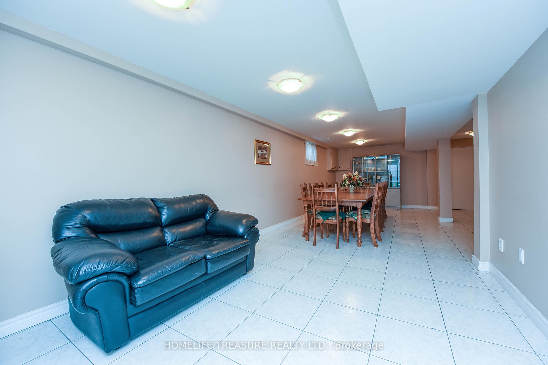 Photo 32 of 527 Aberdeen Avenue, Vaughan, East Woodbridge — HOMEH