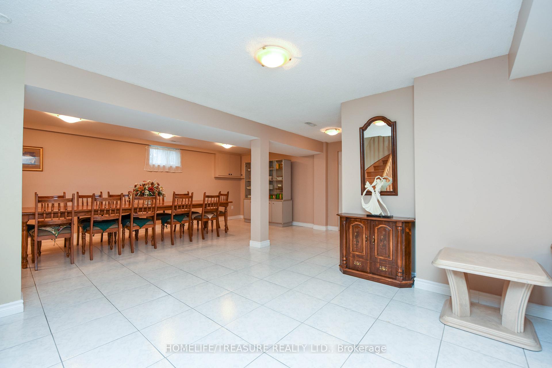 Photo 21 of 527 Aberdeen Avenue, Vaughan, East Woodbridge — HOMEH