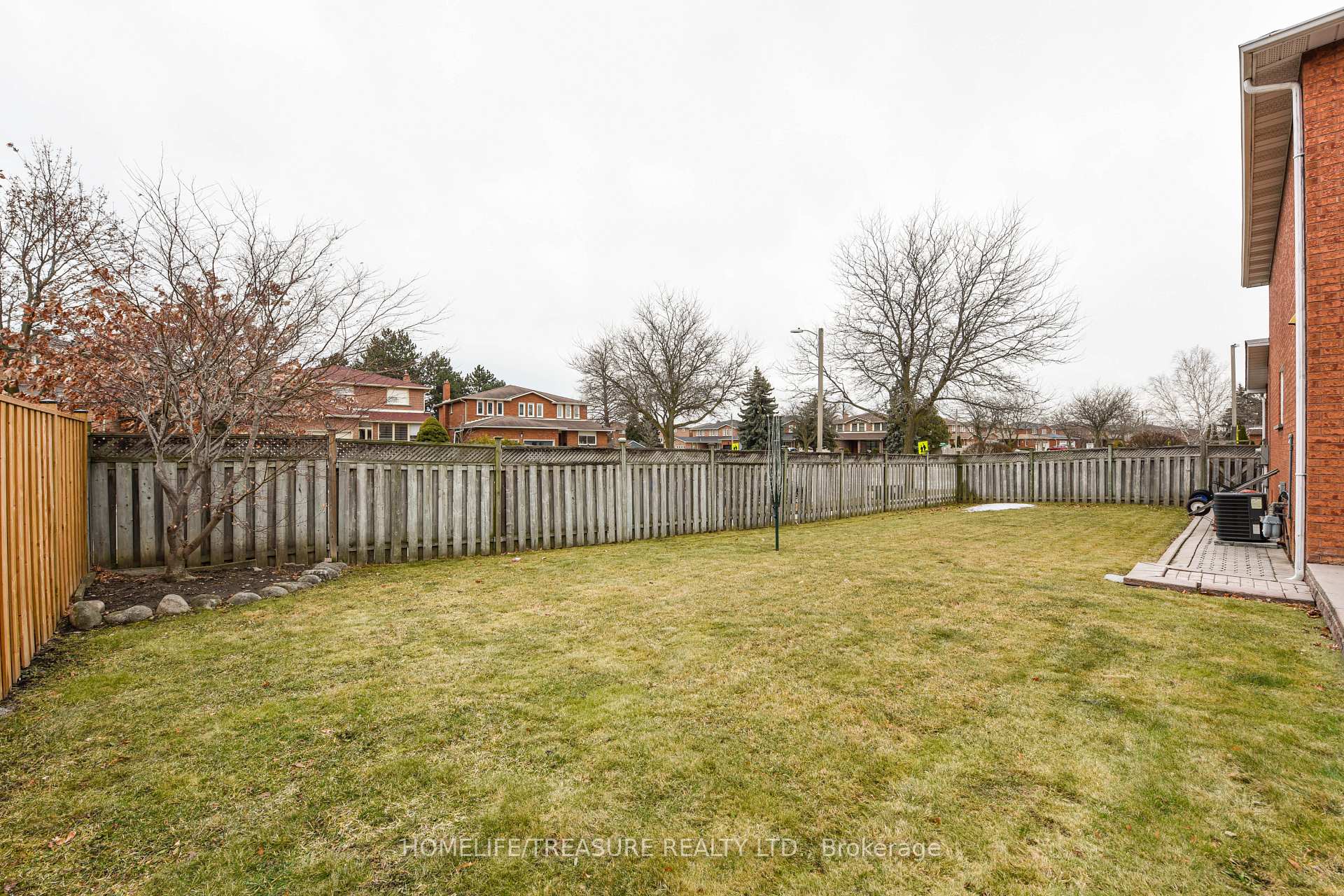 Photo 24 of 527 Aberdeen Avenue, Vaughan, East Woodbridge — HOMEH