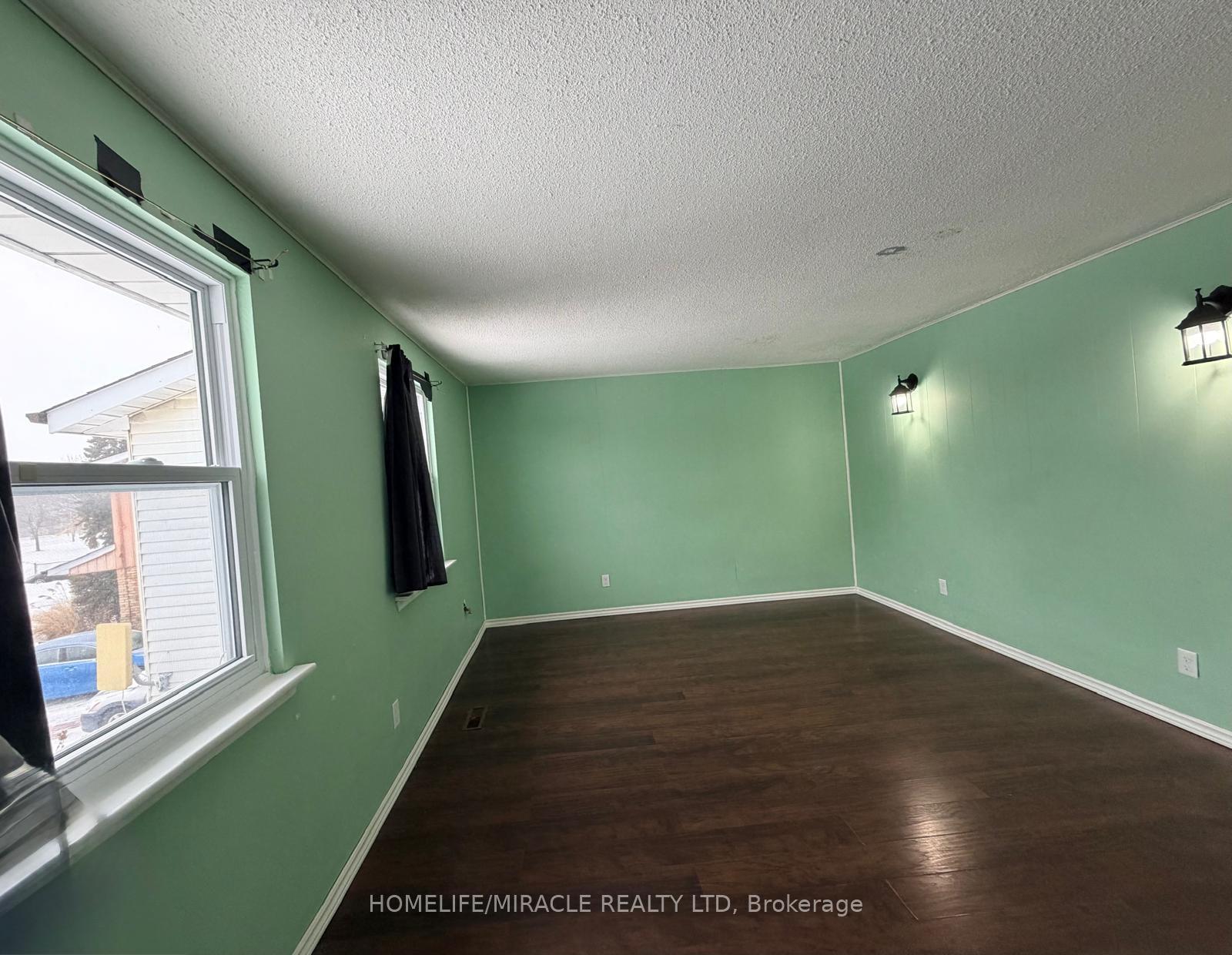 Photo 10 of 1391 Fenelon Crescent, Oshawa, Lakeview — HOMEH