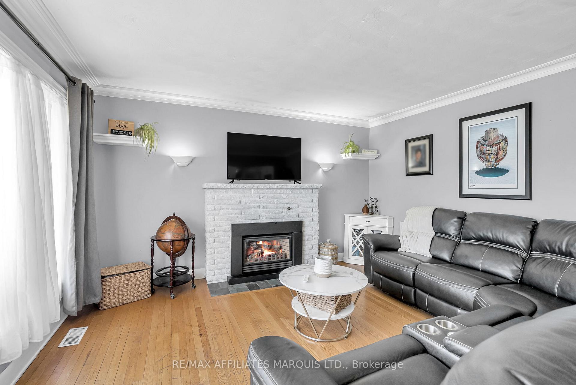 Photo 2 of 1211 Princess Street, Cornwall — HOMEH