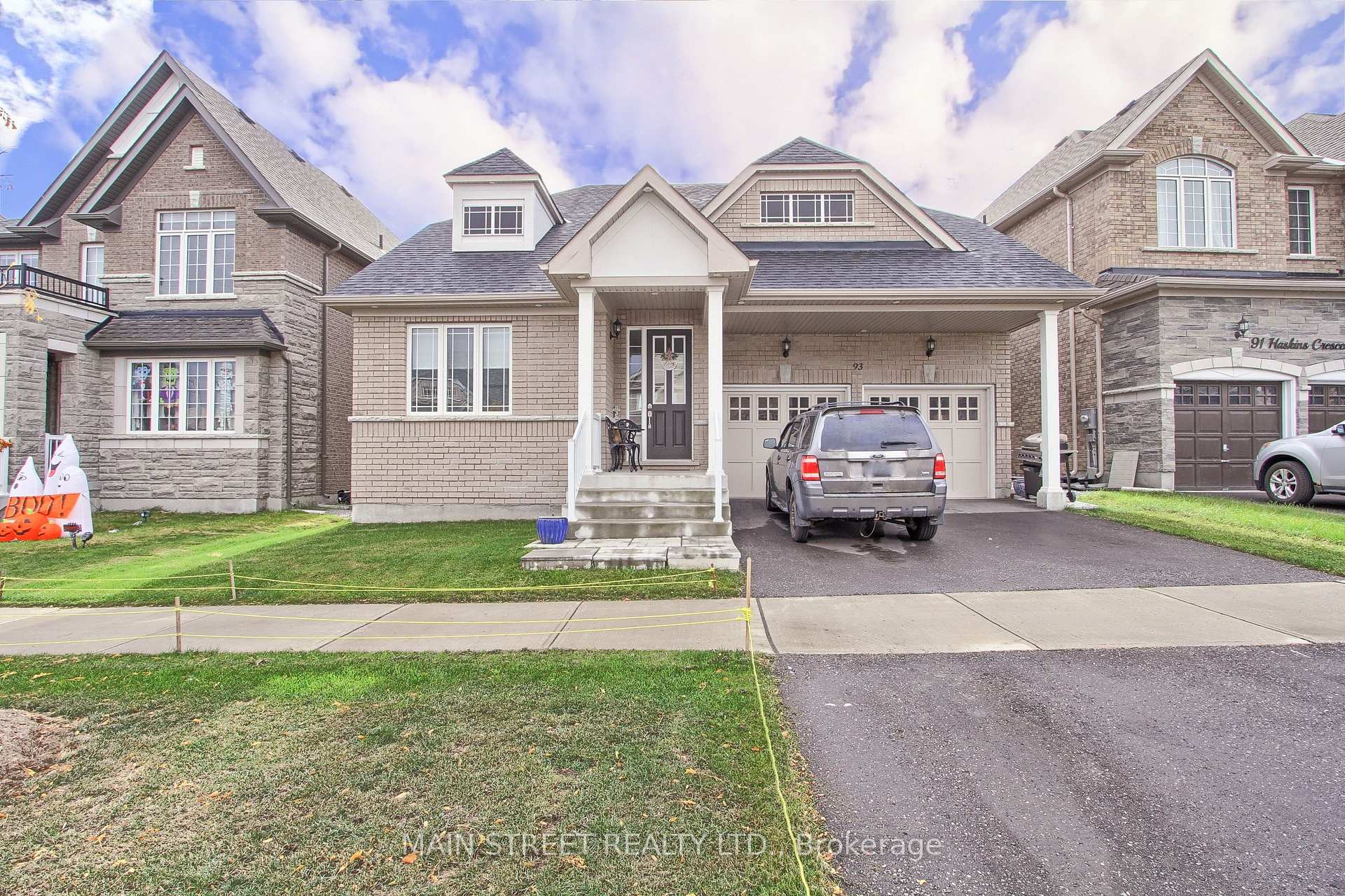Photo 2 of 93 Haskins Crescent, Georgina, Keswick South — HOMEH