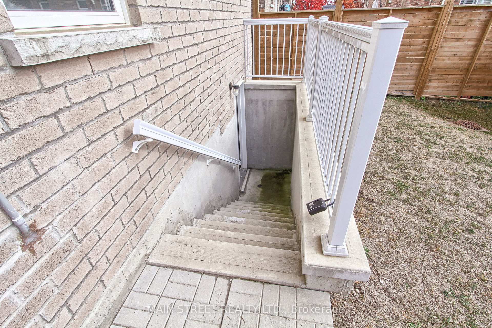 Photo 3 of 93 Haskins Crescent, Georgina, Keswick South — HOMEH