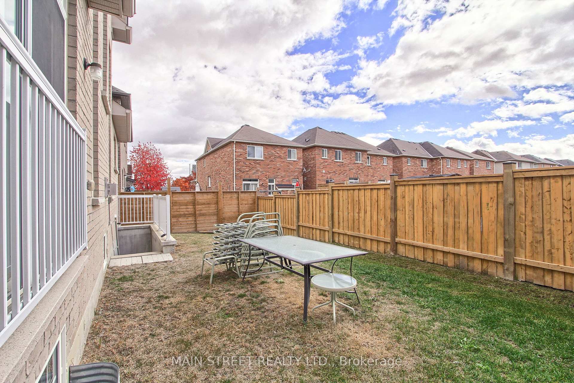 Photo 19 of 93 Haskins Crescent, Georgina, Keswick South — HOMEH