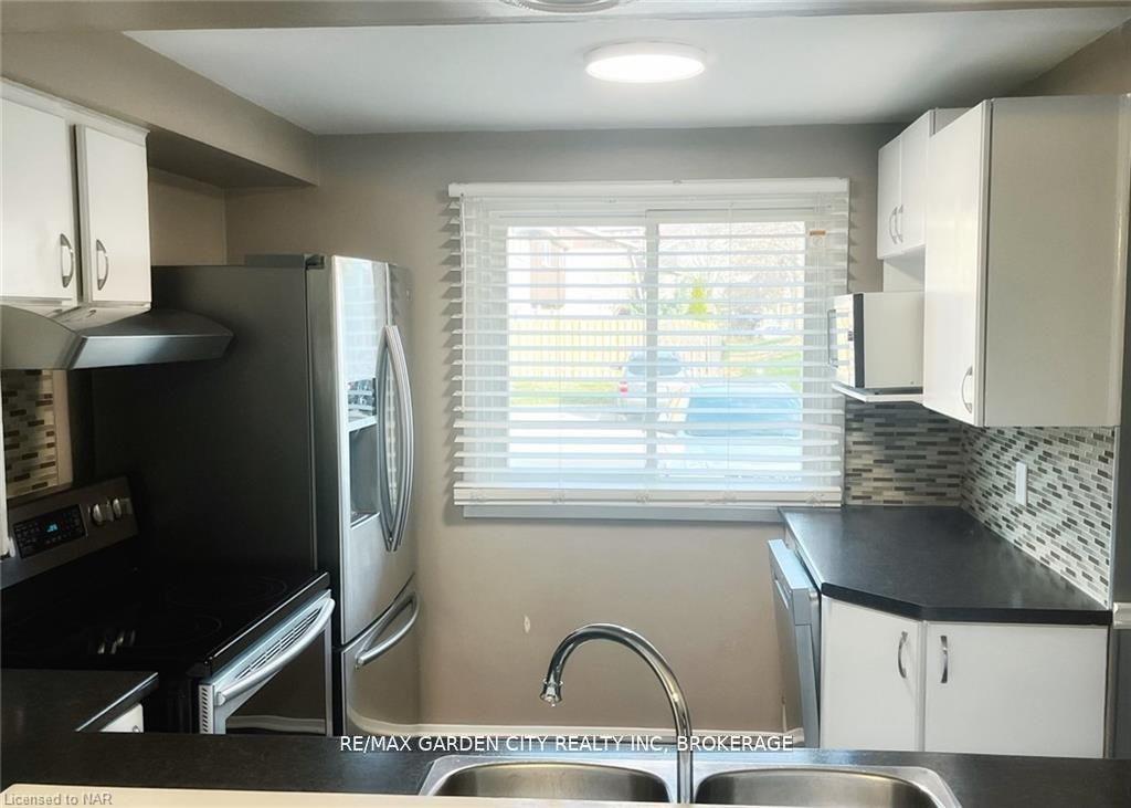 Photo 2 of Unit 53, 50 Lakeshore Road, St. Catharines, Lakeport — HOMEH