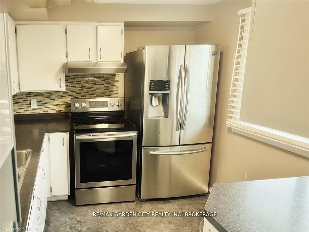 Photo 3 of Unit 53, 50 Lakeshore Road, St. Catharines, Lakeport — HOMEH