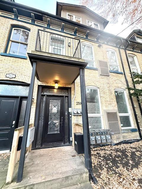 Front of Unit 1A, 259 Gerrard Street E