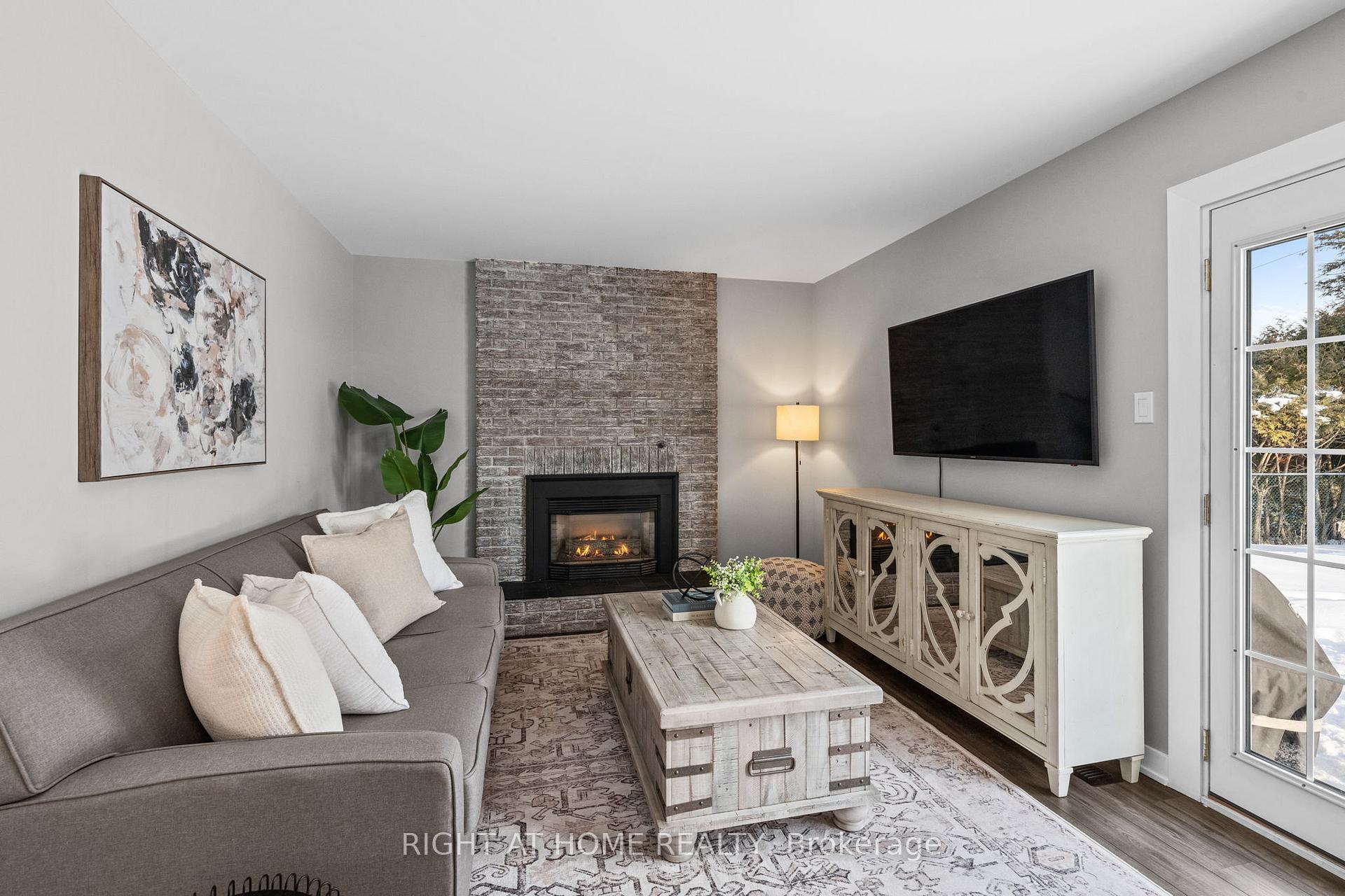 Photo 10 of 12 Butterfield Road, Ottawa, Munster — HOMEH