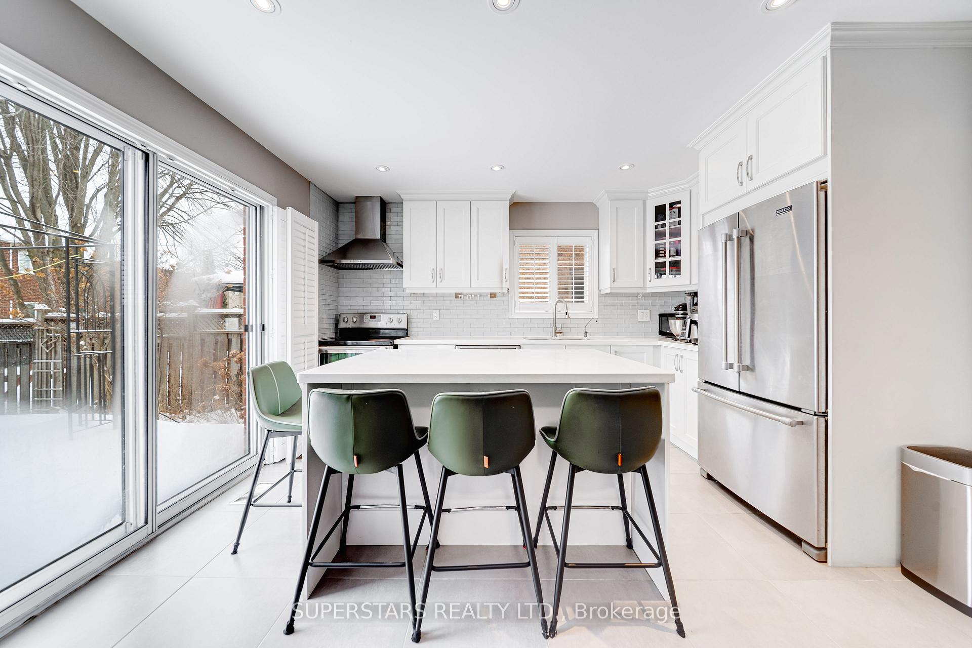 Photo 1 of 363 Pickering Crescent, Newmarket, Gorham-College Manor — HOMEH