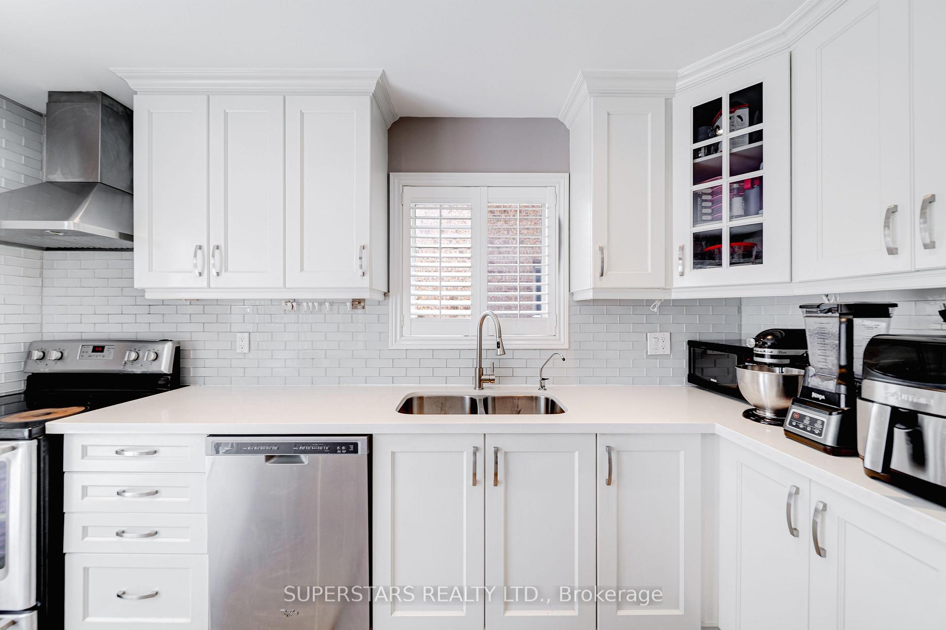 Photo 21 of 363 Pickering Crescent, Newmarket, Gorham-College Manor — HOMEH
