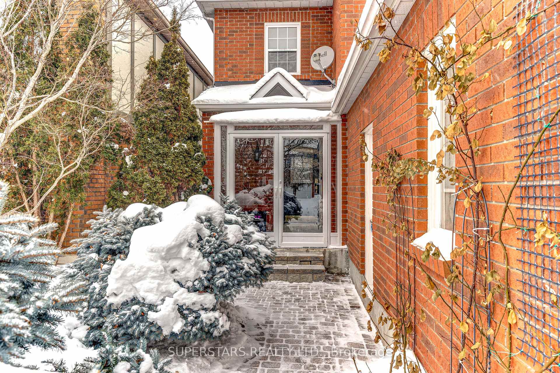 Photo 4 of 363 Pickering Crescent, Newmarket, Gorham-College Manor — HOMEH
