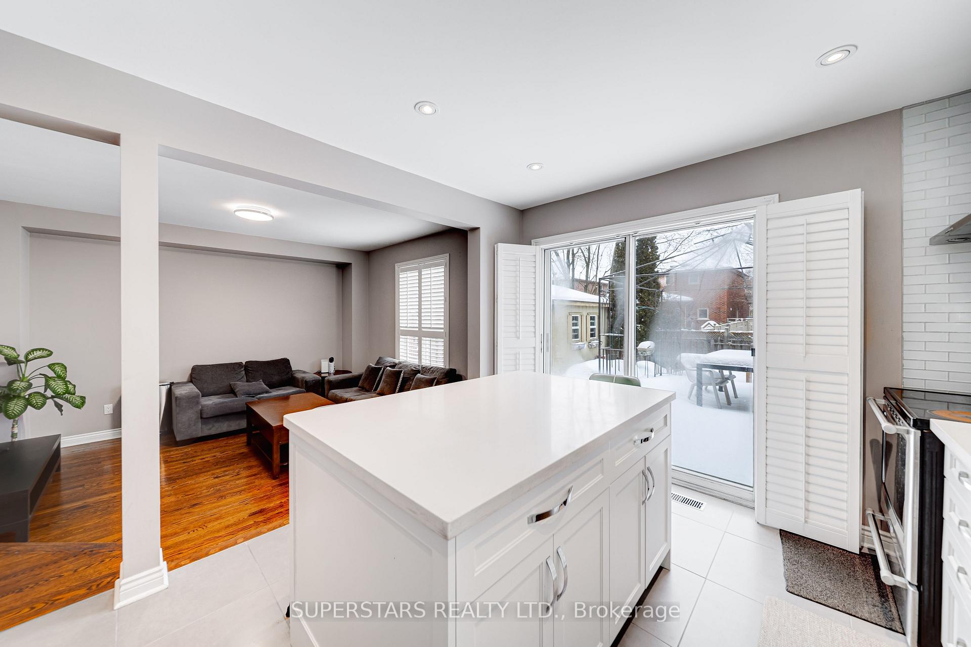 Photo 23 of 363 Pickering Crescent, Newmarket, Gorham-College Manor — HOMEH