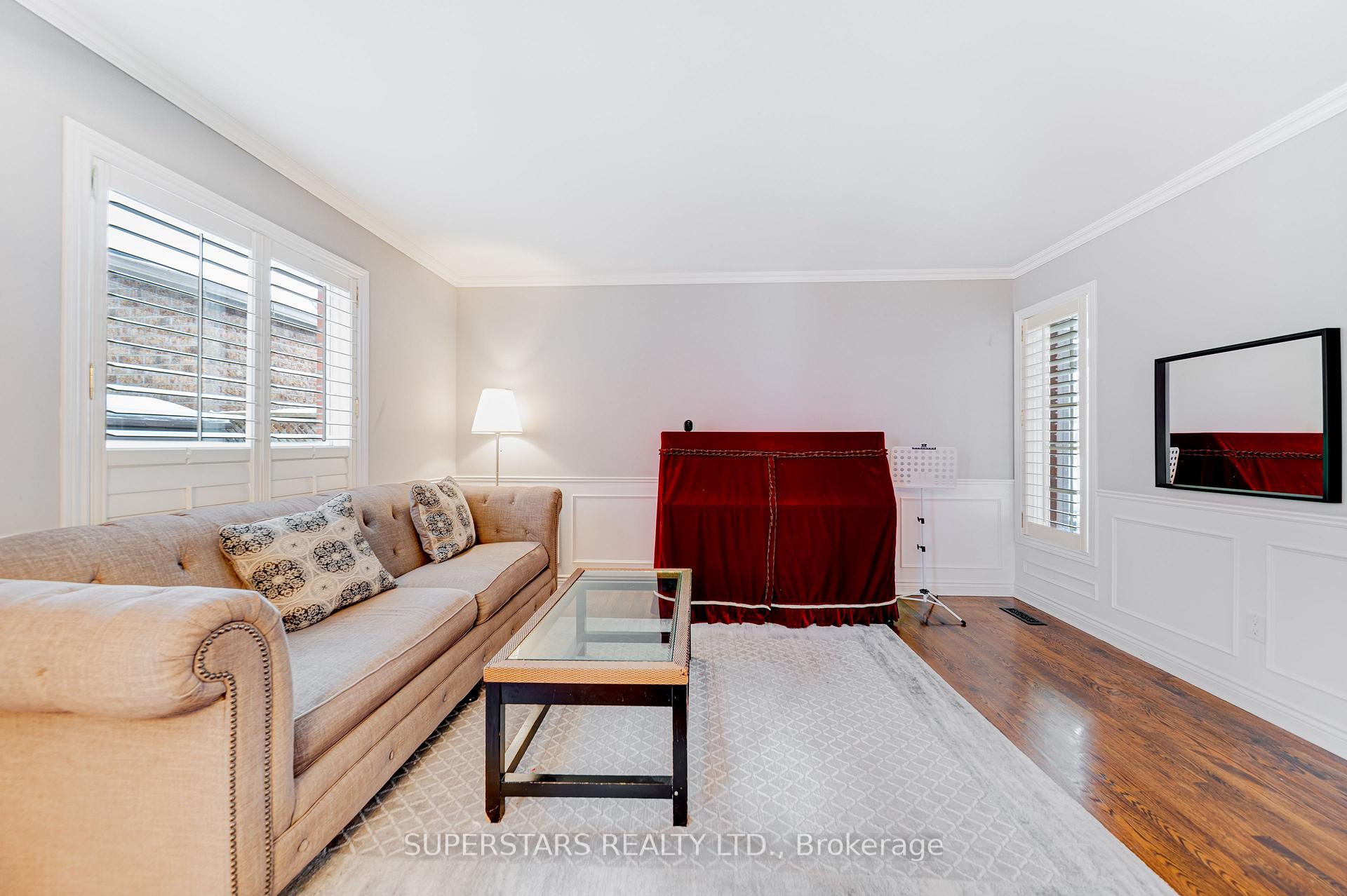 Photo 5 of 363 Pickering Crescent, Newmarket, Gorham-College Manor — HOMEH