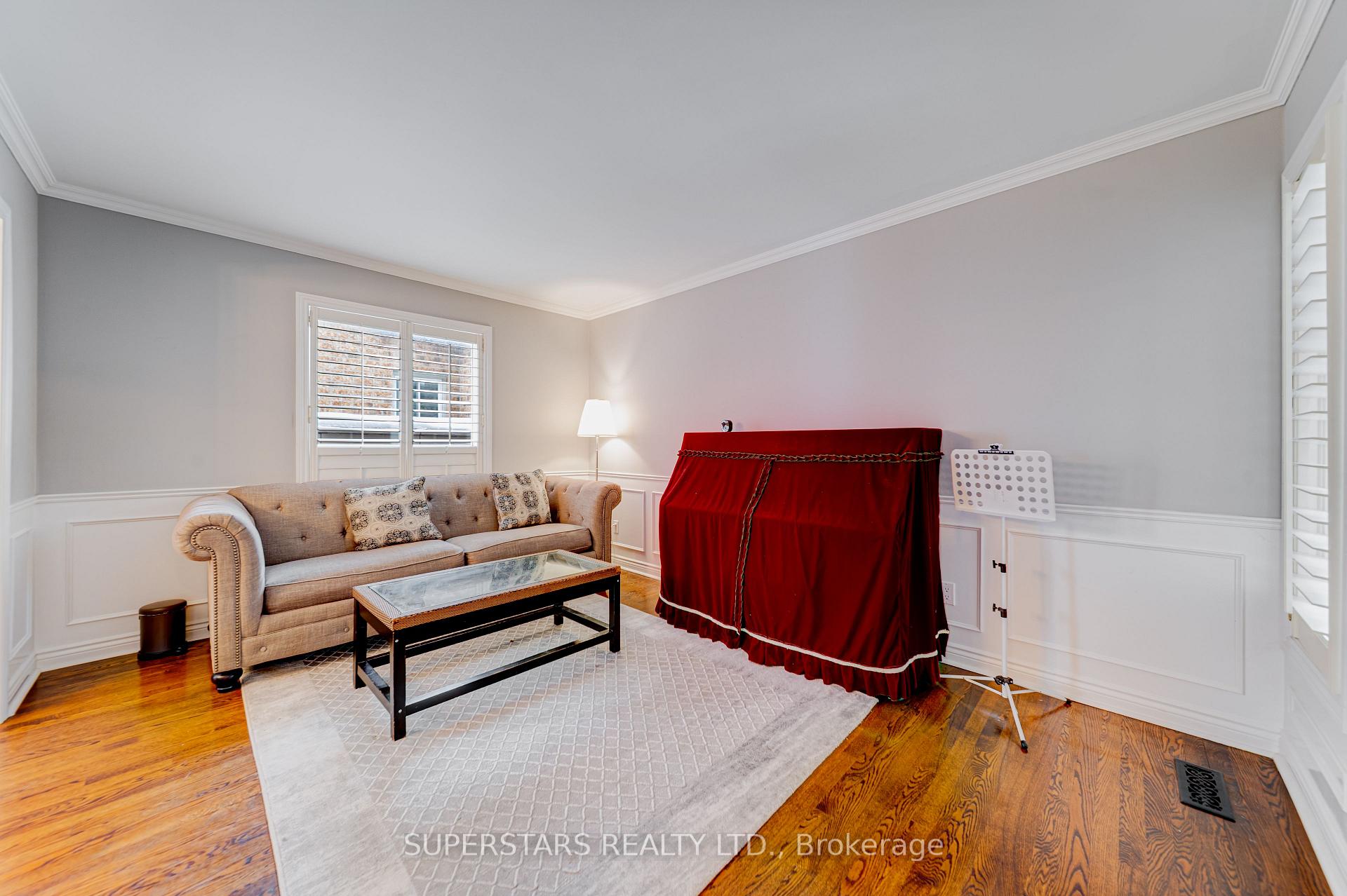 Photo 19 of 363 Pickering Crescent, Newmarket, Gorham-College Manor — HOMEH
