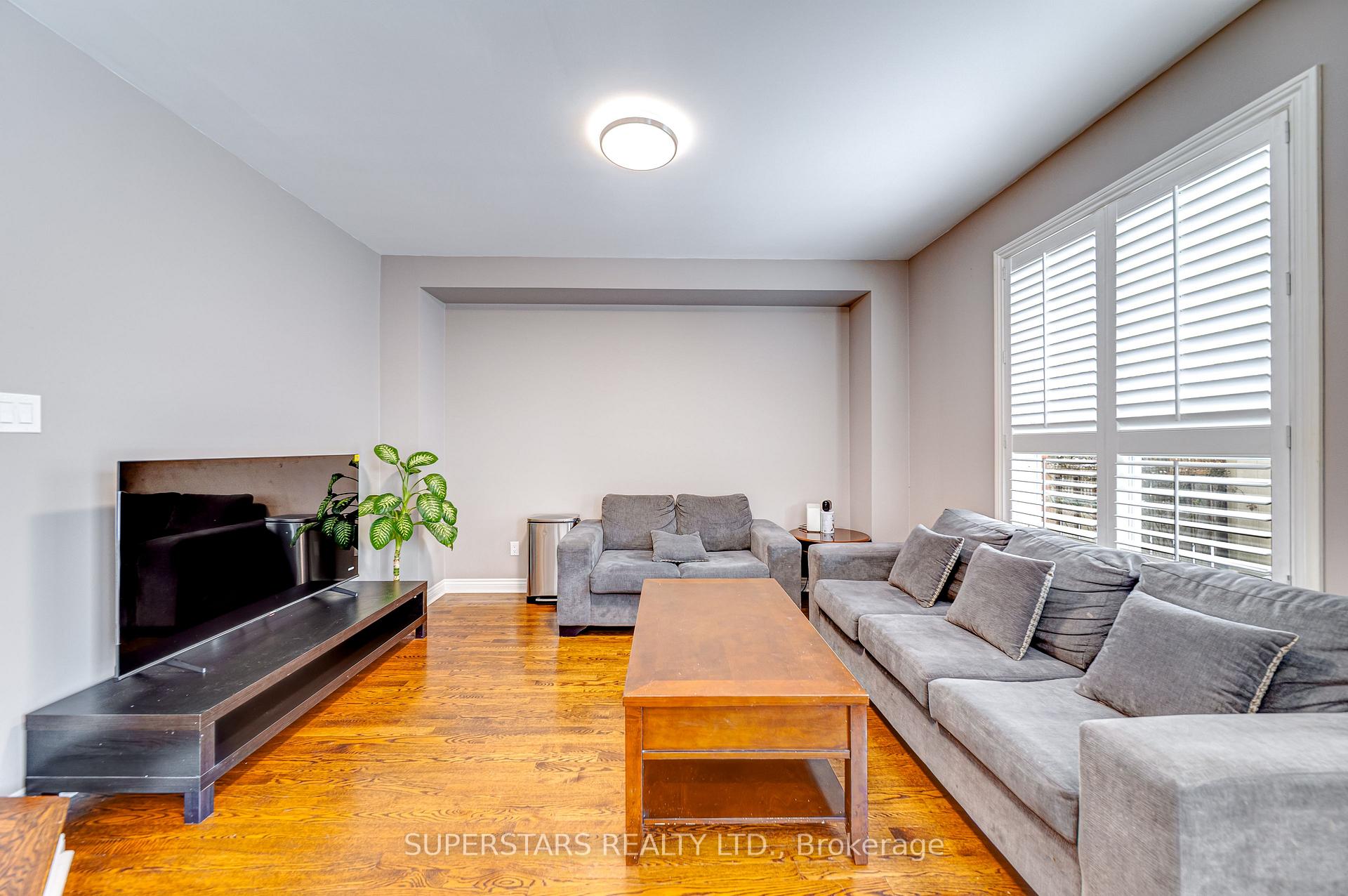 Photo 18 of 363 Pickering Crescent, Newmarket, Gorham-College Manor — HOMEH