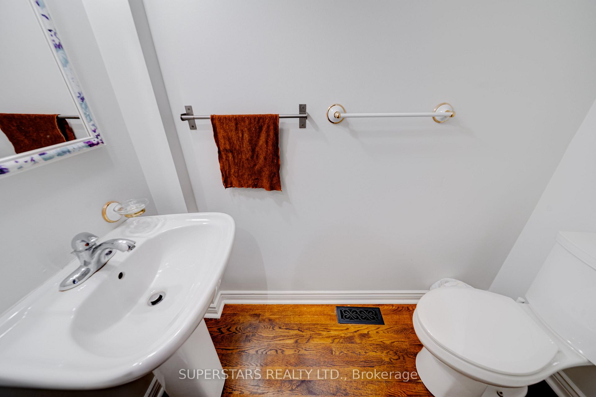 Photo 8 of 363 Pickering Crescent, Newmarket, Gorham-College Manor — HOMEH