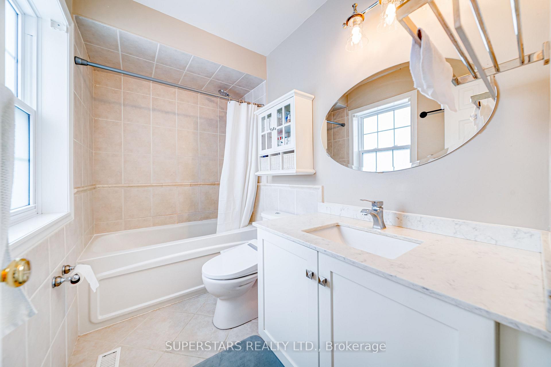 Photo 25 of 363 Pickering Crescent, Newmarket, Gorham-College Manor — HOMEH