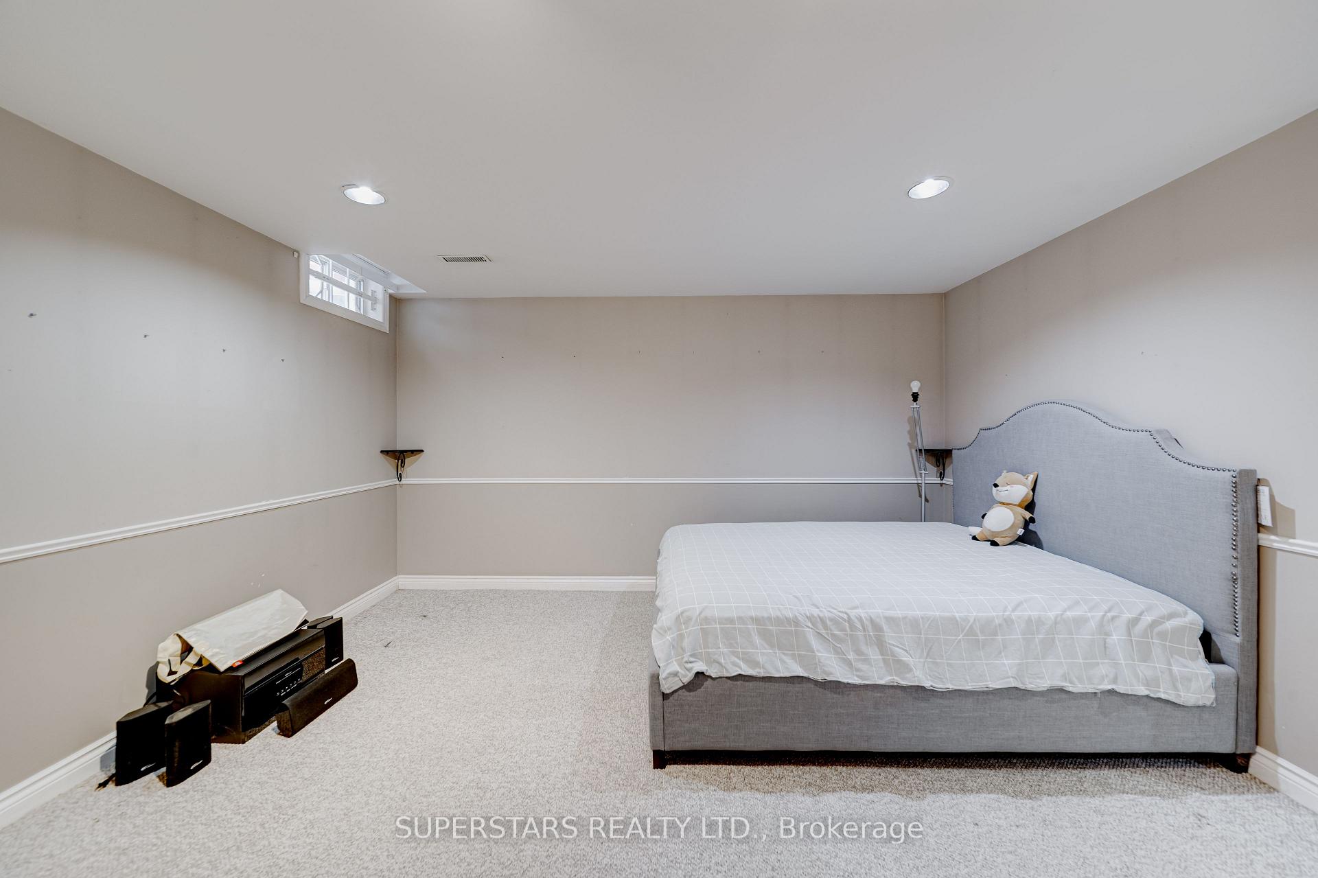 Photo 12 of 363 Pickering Crescent, Newmarket, Gorham-College Manor — HOMEH