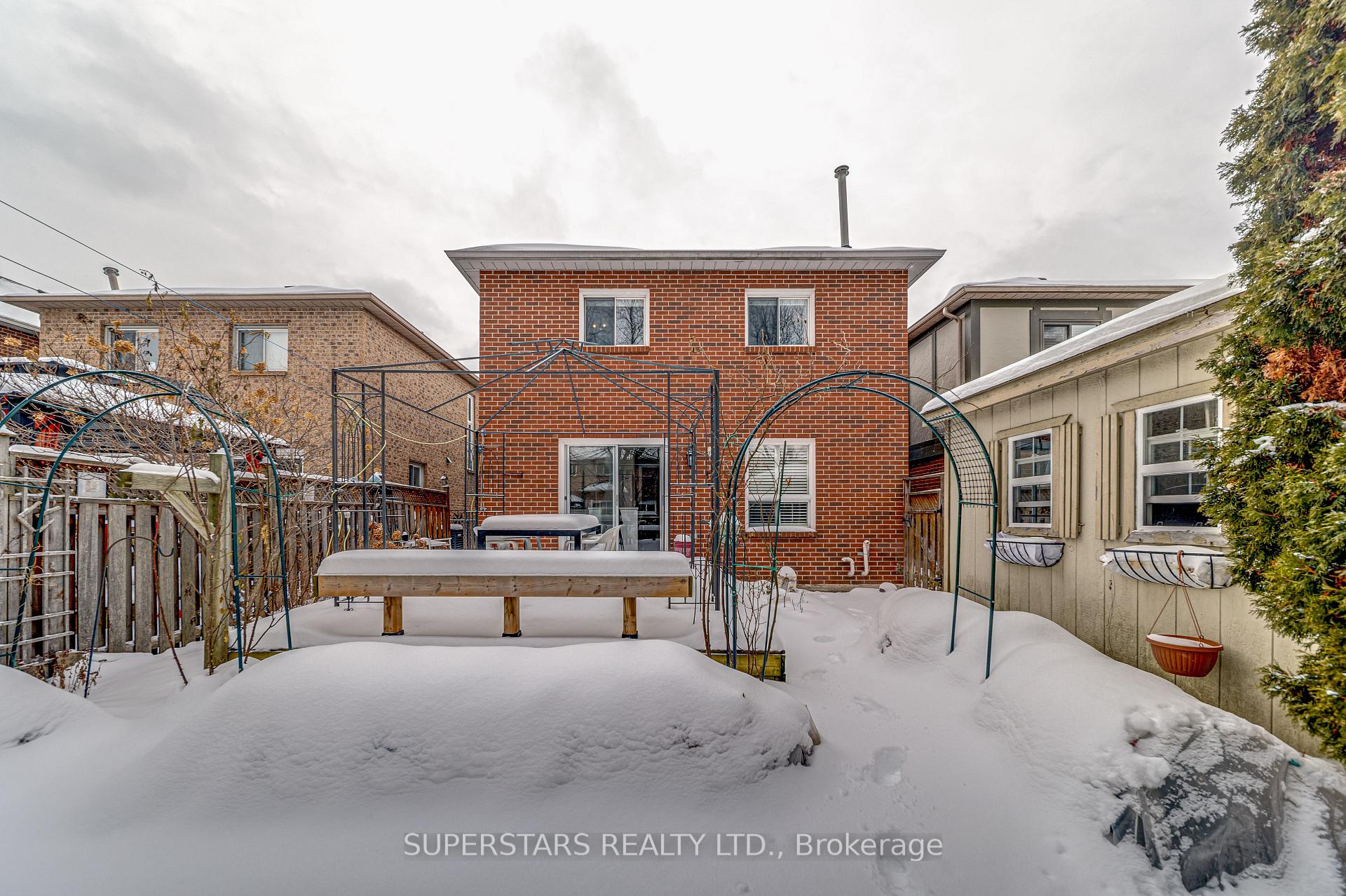 Photo 28 of 363 Pickering Crescent, Newmarket, Gorham-College Manor — HOMEH