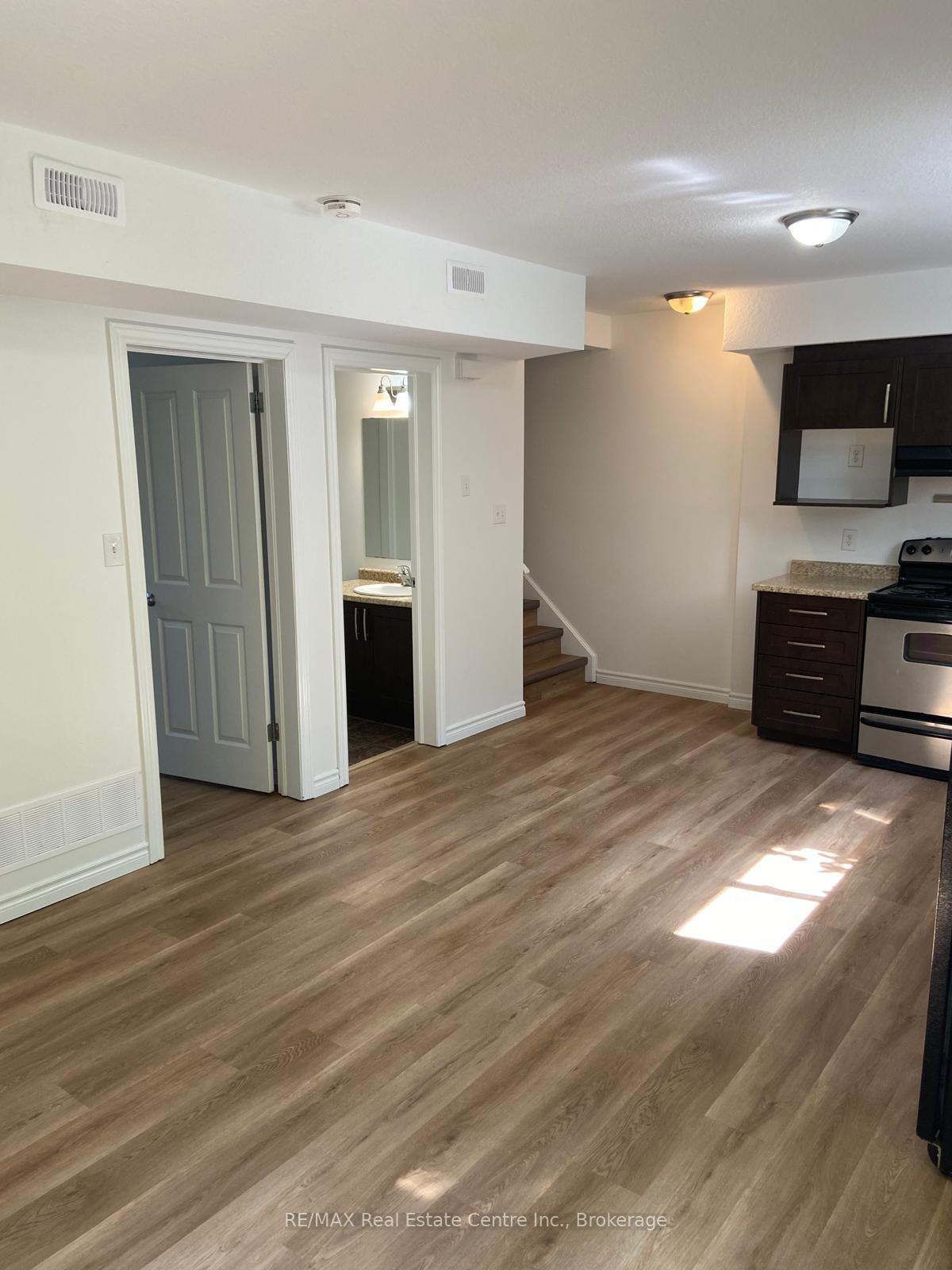 Photo 2 of Unit 3B, 32 Elmsdale Drive, Kitchener — HOMEH