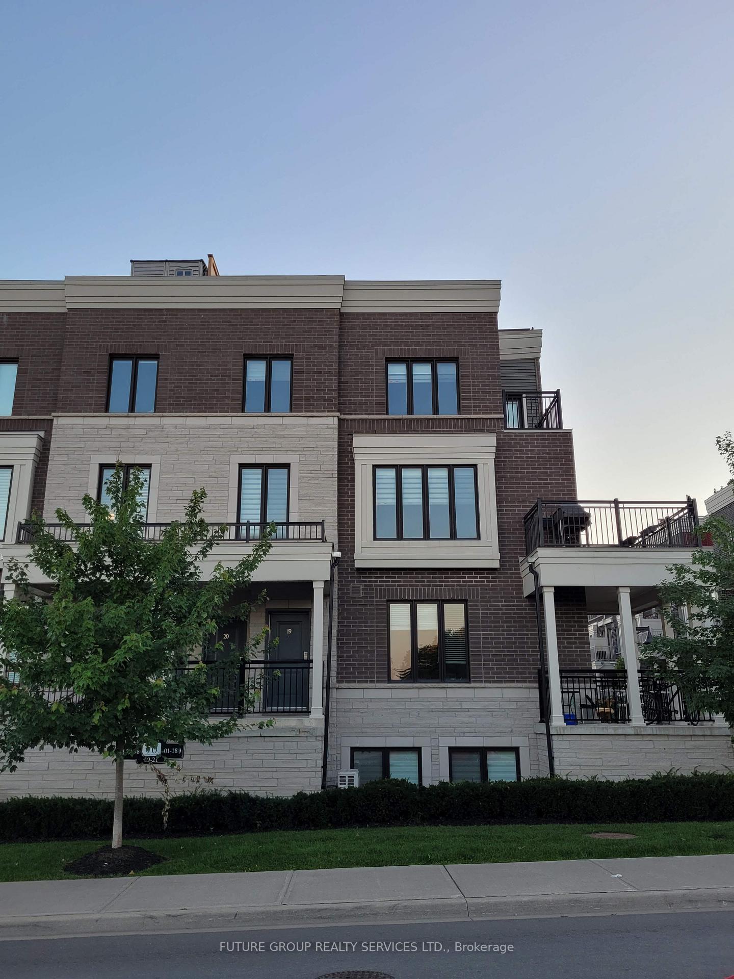 Front of Unit 20, 70 Eastwood Park Gardens