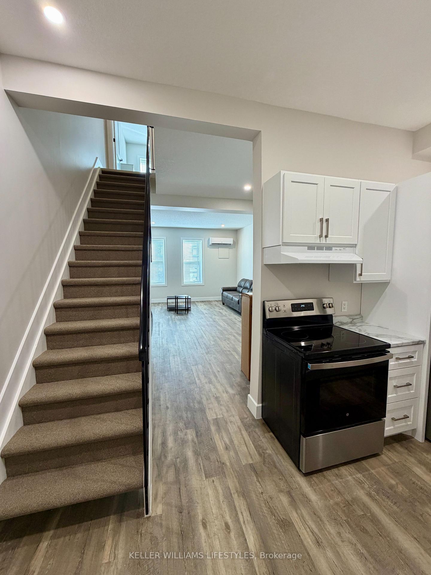 Photo 9 of Unit 7, 537 Talbot Street, St. Thomas — HOMEH