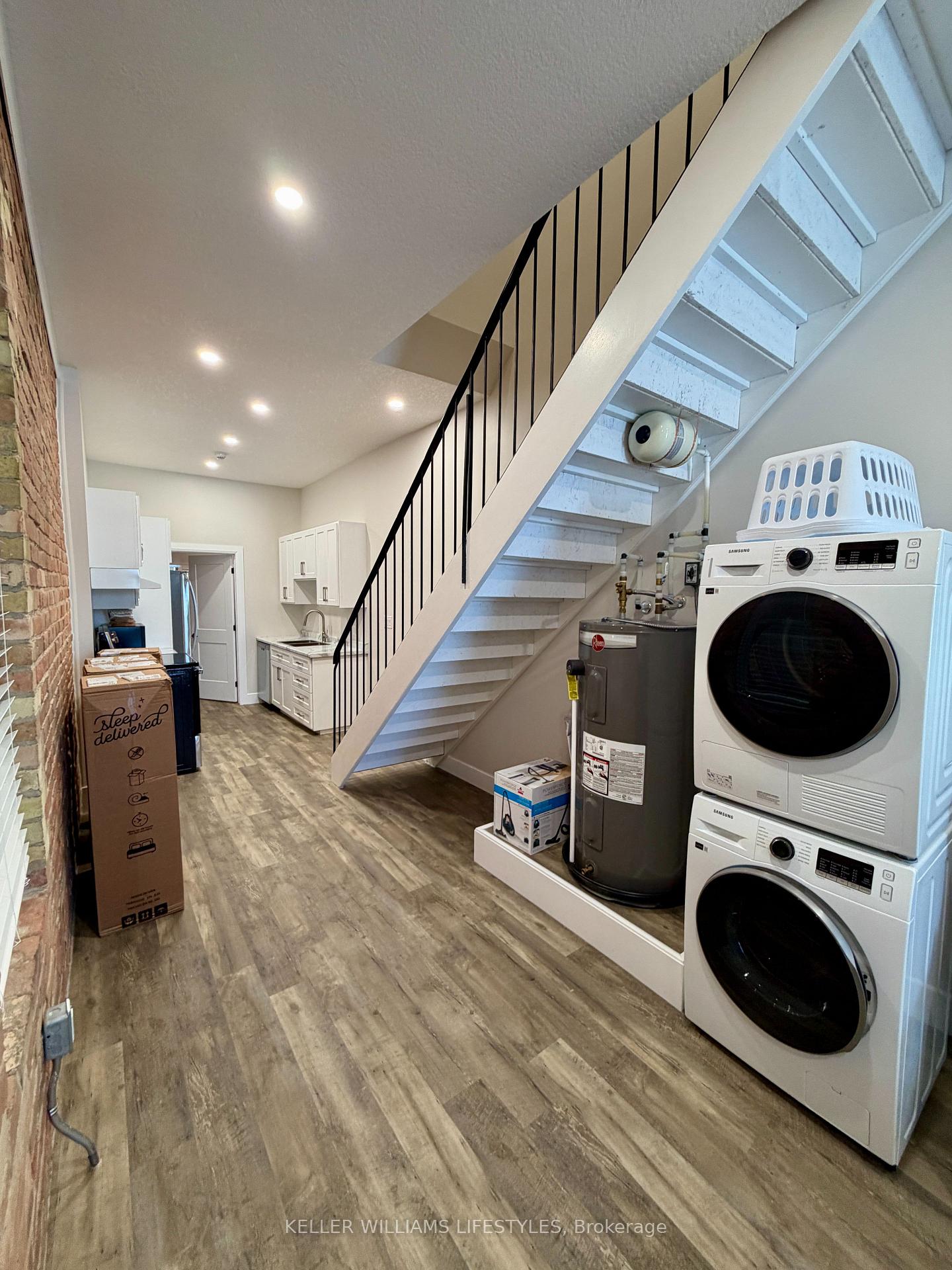 Photo 11 of Unit 11, 537 Talbot Street, St. Thomas — HOMEH