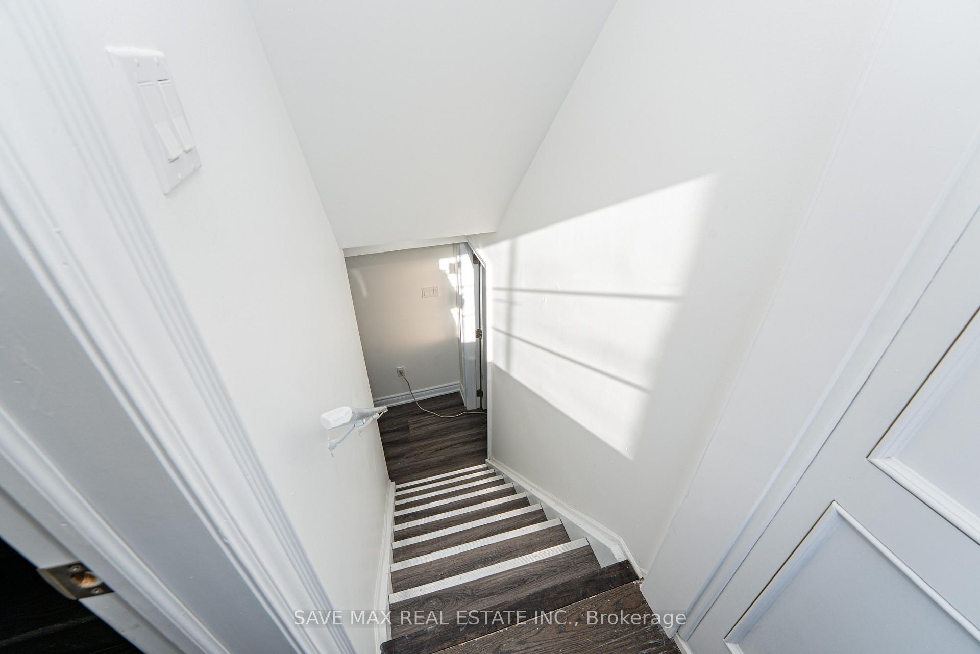 Photo 2 of Unit Basement, 146 Cranbrook Crescent, Vaughan, Kleinburg — HOMEH