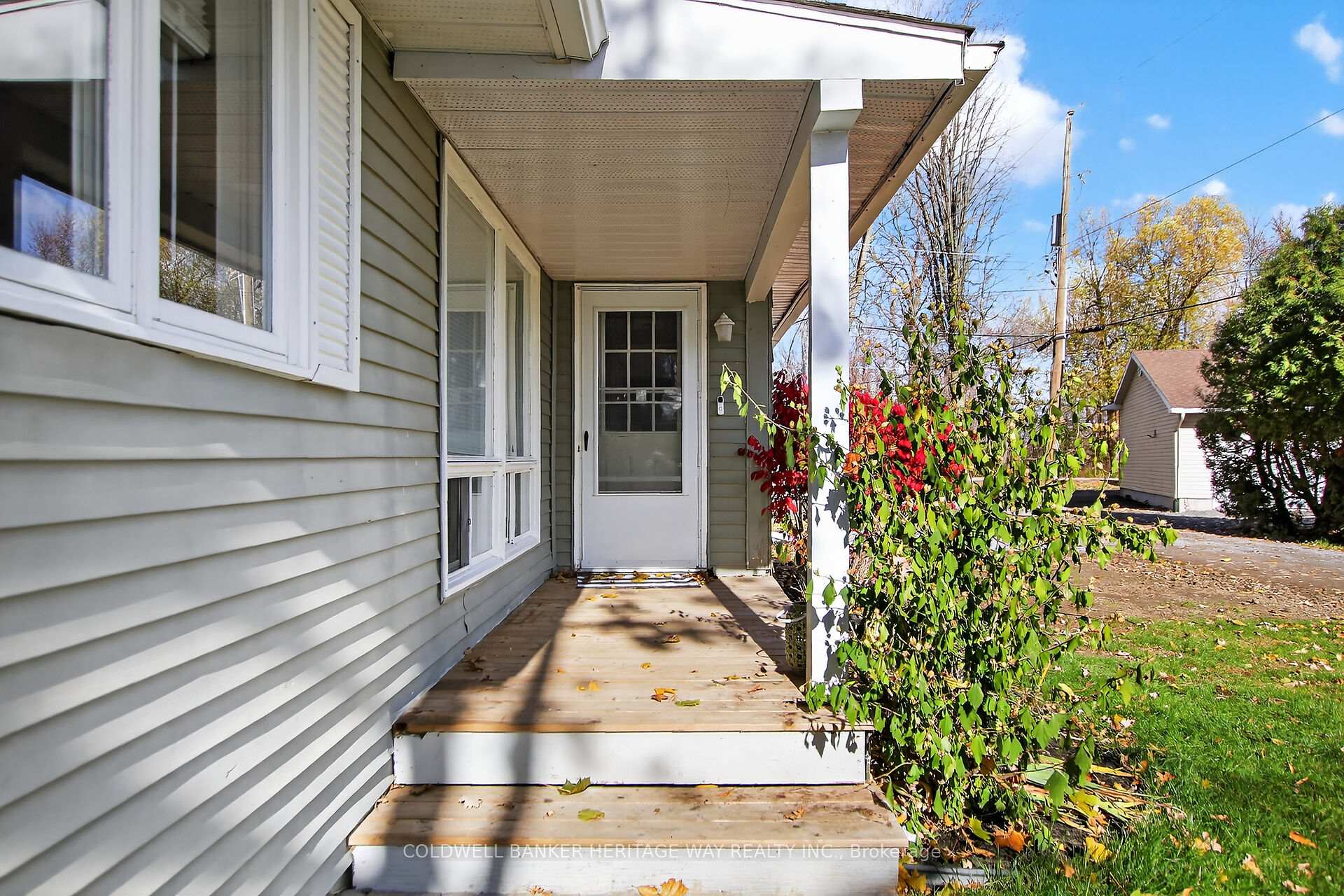 Photo 5 of 110 Elm Avenue, Beckwith, Beckwith Twp — HOMEH
