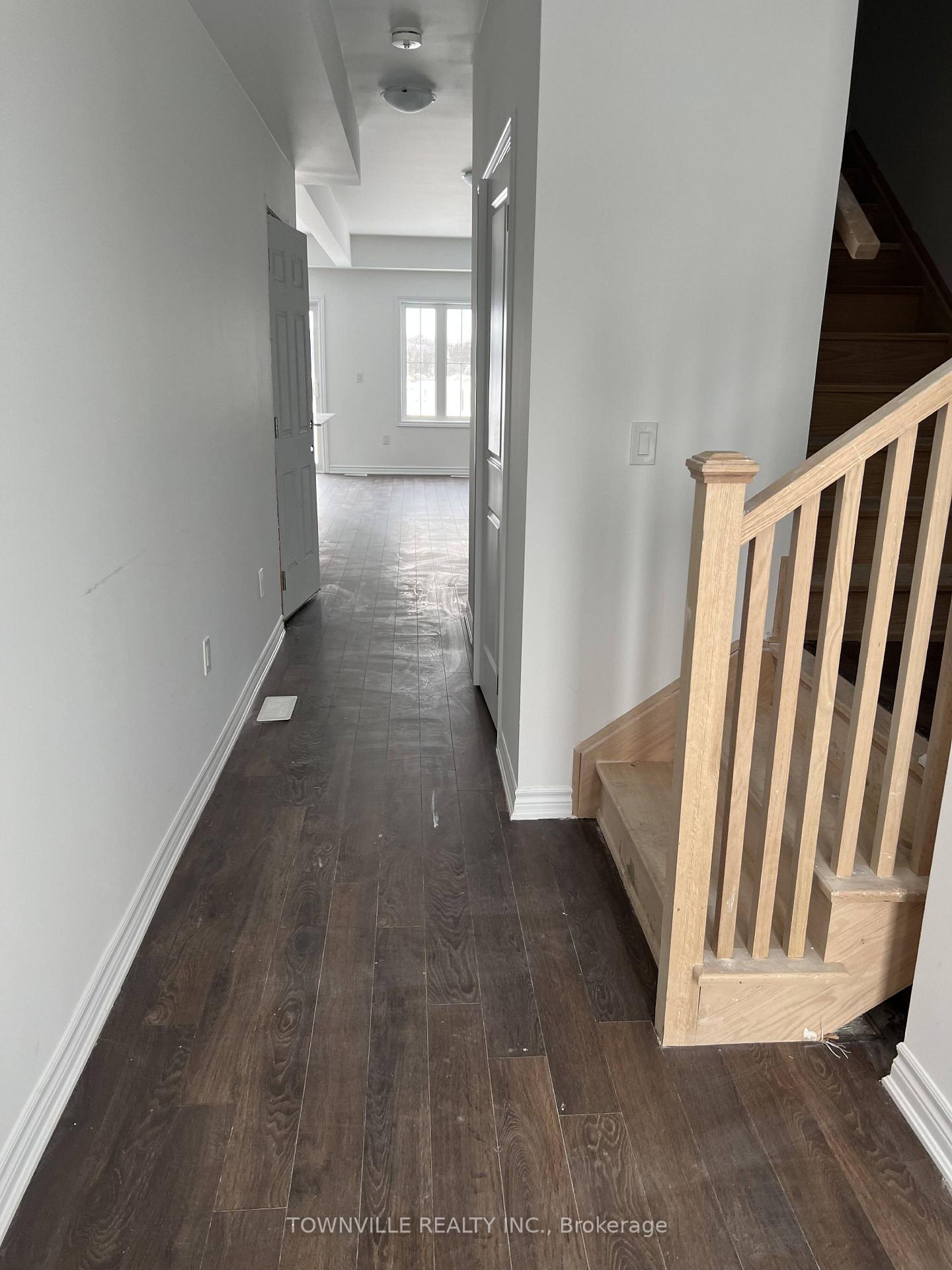 Photo 2 of 17 Glacier Crescent, Belleville, Belleville Ward — HOMEH
