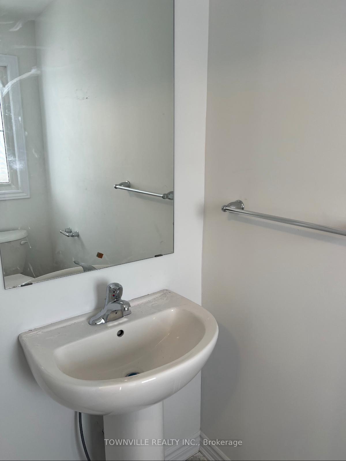 Photo 15 of 17 Glacier Crescent, Belleville, Belleville Ward — HOMEH