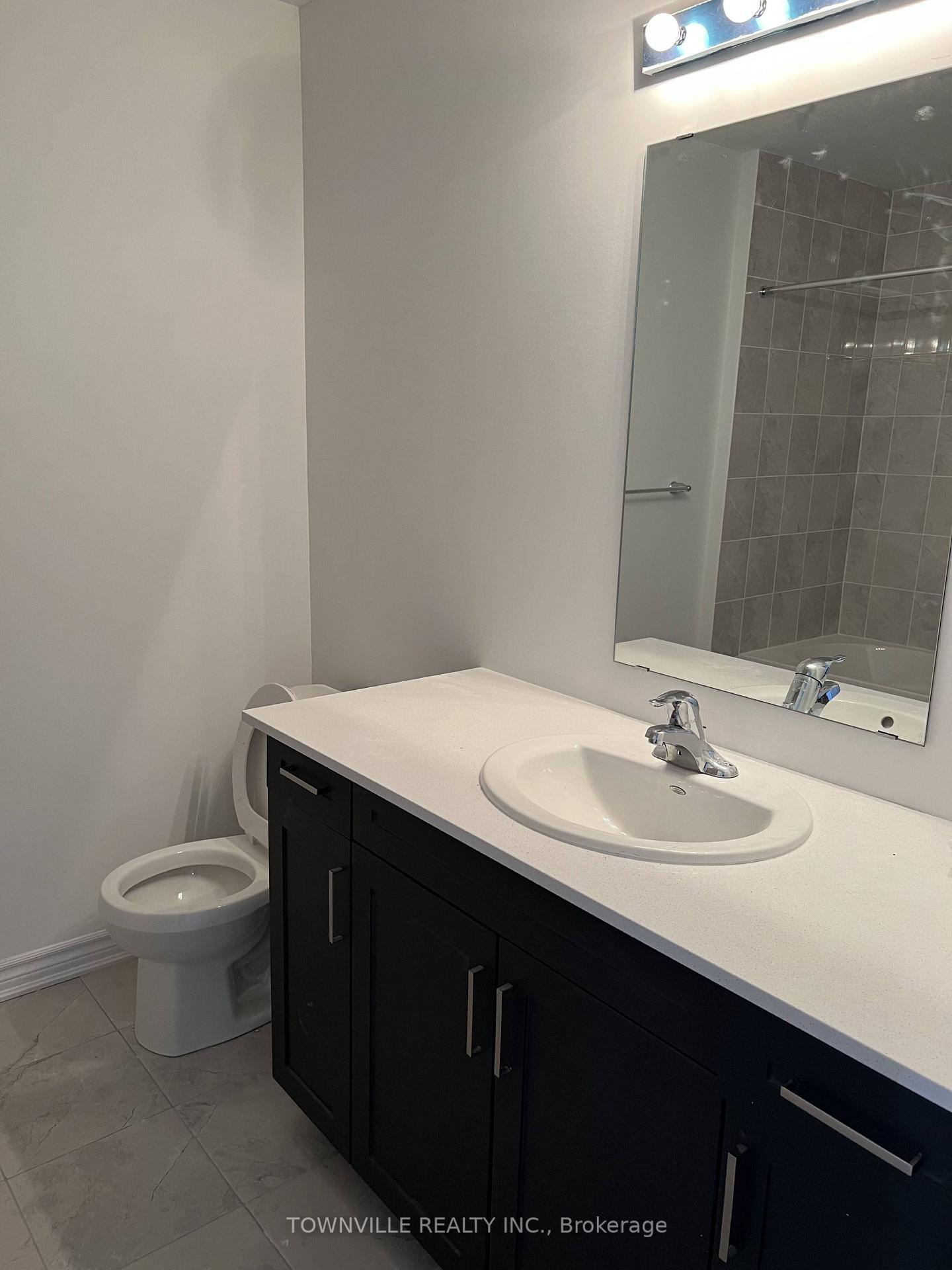 Photo 12 of 17 Glacier Crescent, Belleville, Belleville Ward — HOMEH