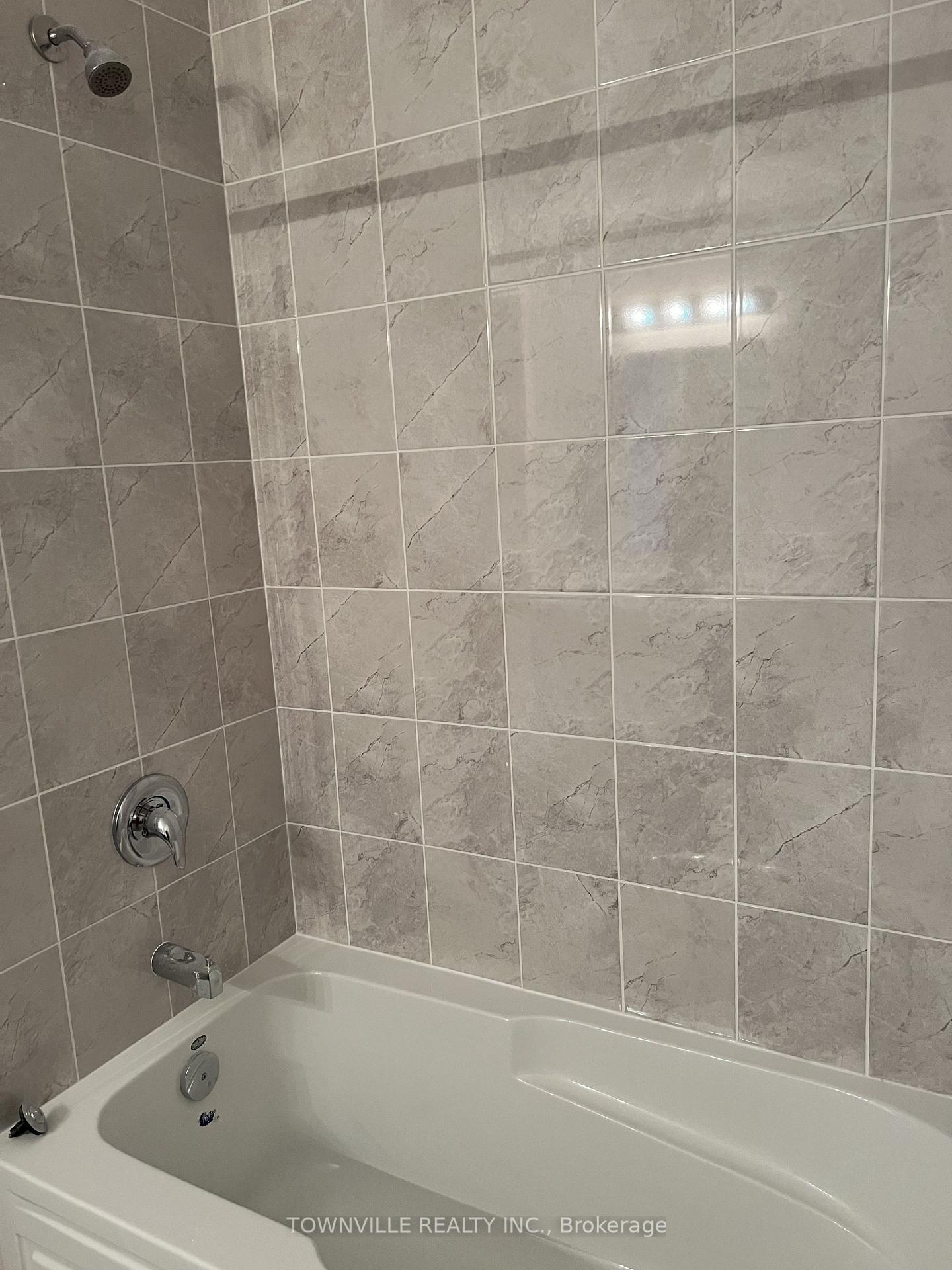 Photo 16 of 17 Glacier Crescent, Belleville, Belleville Ward — HOMEH