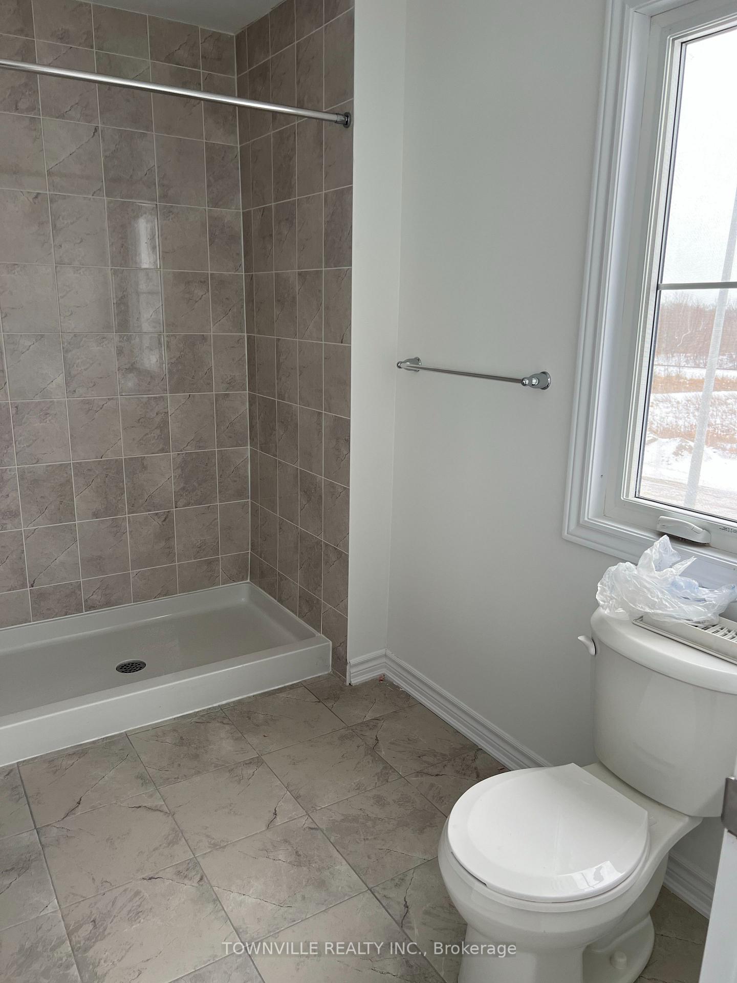Photo 9 of 17 Glacier Crescent, Belleville, Belleville Ward — HOMEH