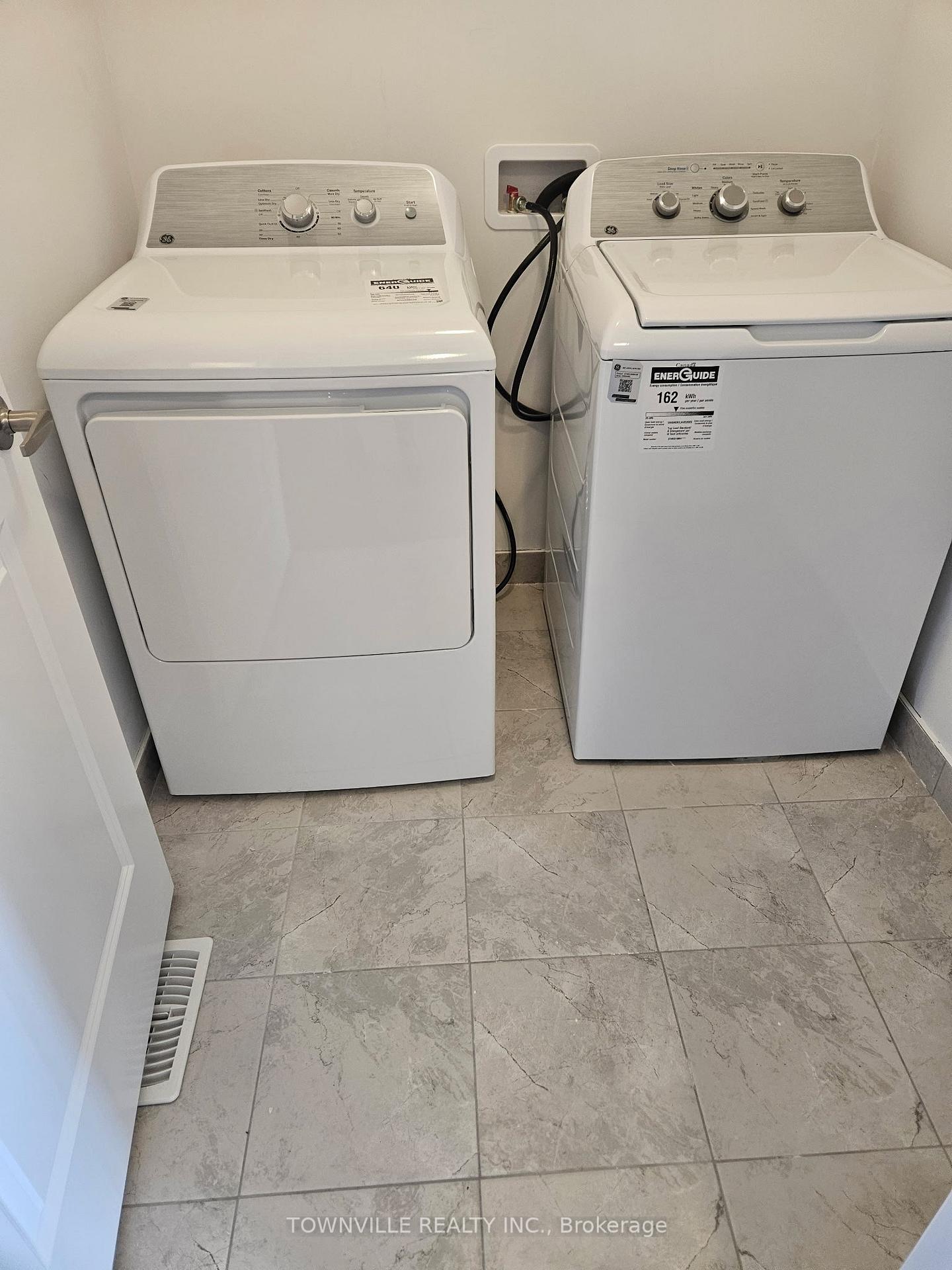Photo 17 of 17 Glacier Crescent, Belleville, Belleville Ward — HOMEH