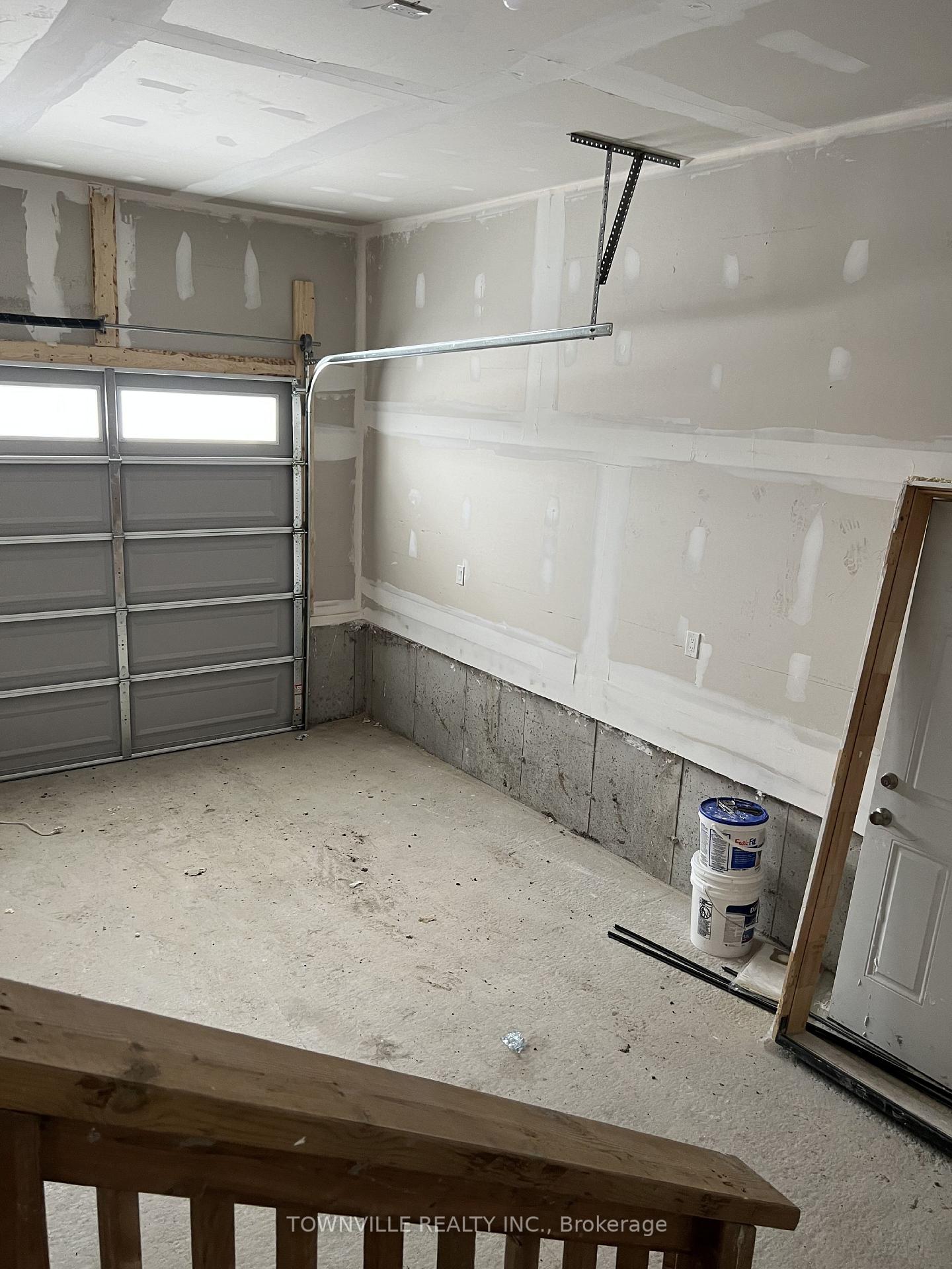 Photo 3 of 17 Glacier Crescent, Belleville, Belleville Ward — HOMEH