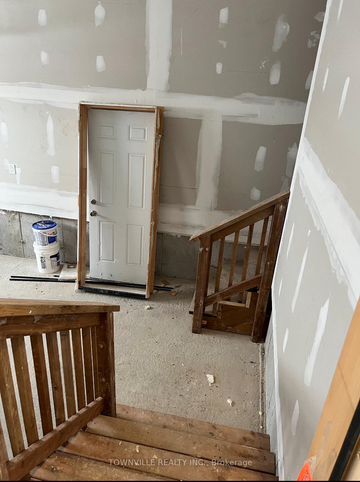 Photo 13 of 17 Glacier Crescent, Belleville, Belleville Ward — HOMEH