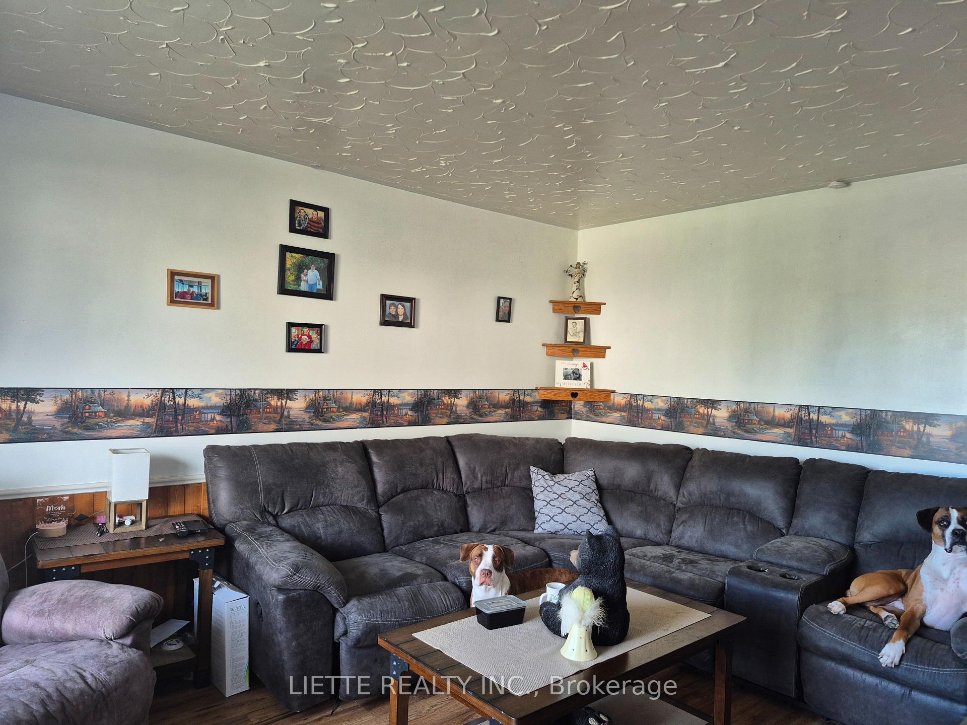 Photo 2 of 823 Bedford Street N, Cornwall — HOMEH