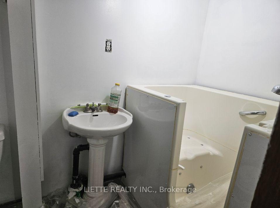 Photo 9 of 823 Bedford Street N, Cornwall — HOMEH