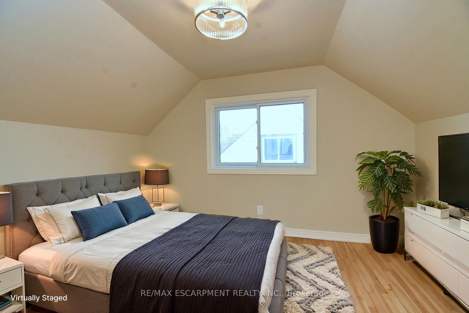 Photo 23 of 180 Adair Avenue N, Hamilton, McQuesten — HOMEH