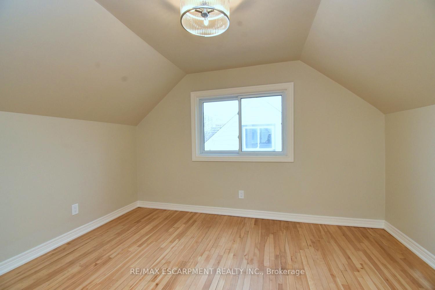 Photo 26 of 180 Adair Avenue N, Hamilton, McQuesten — HOMEH
